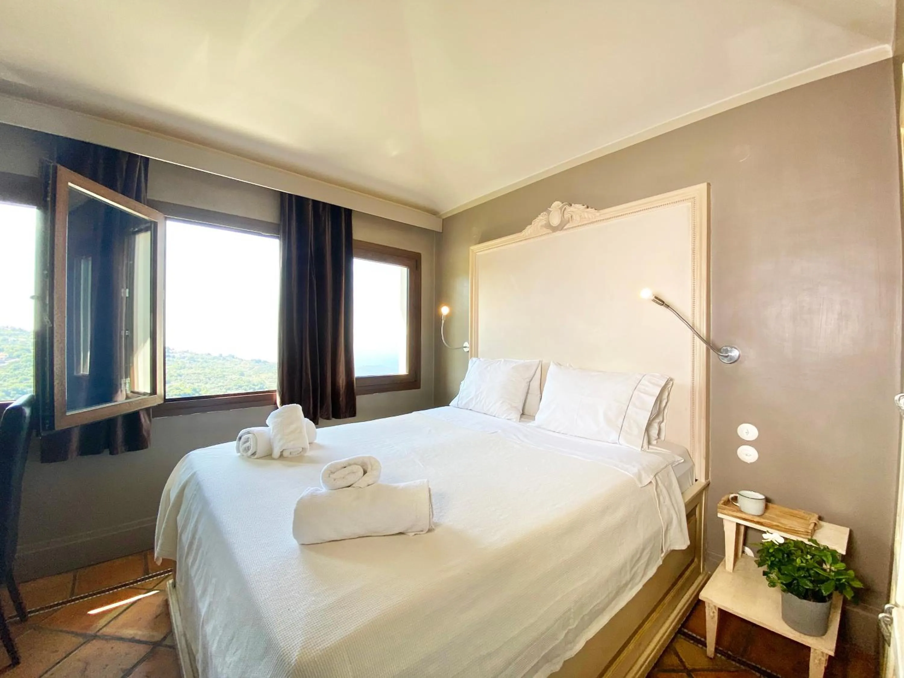 Bed in Archontika Karamarlis