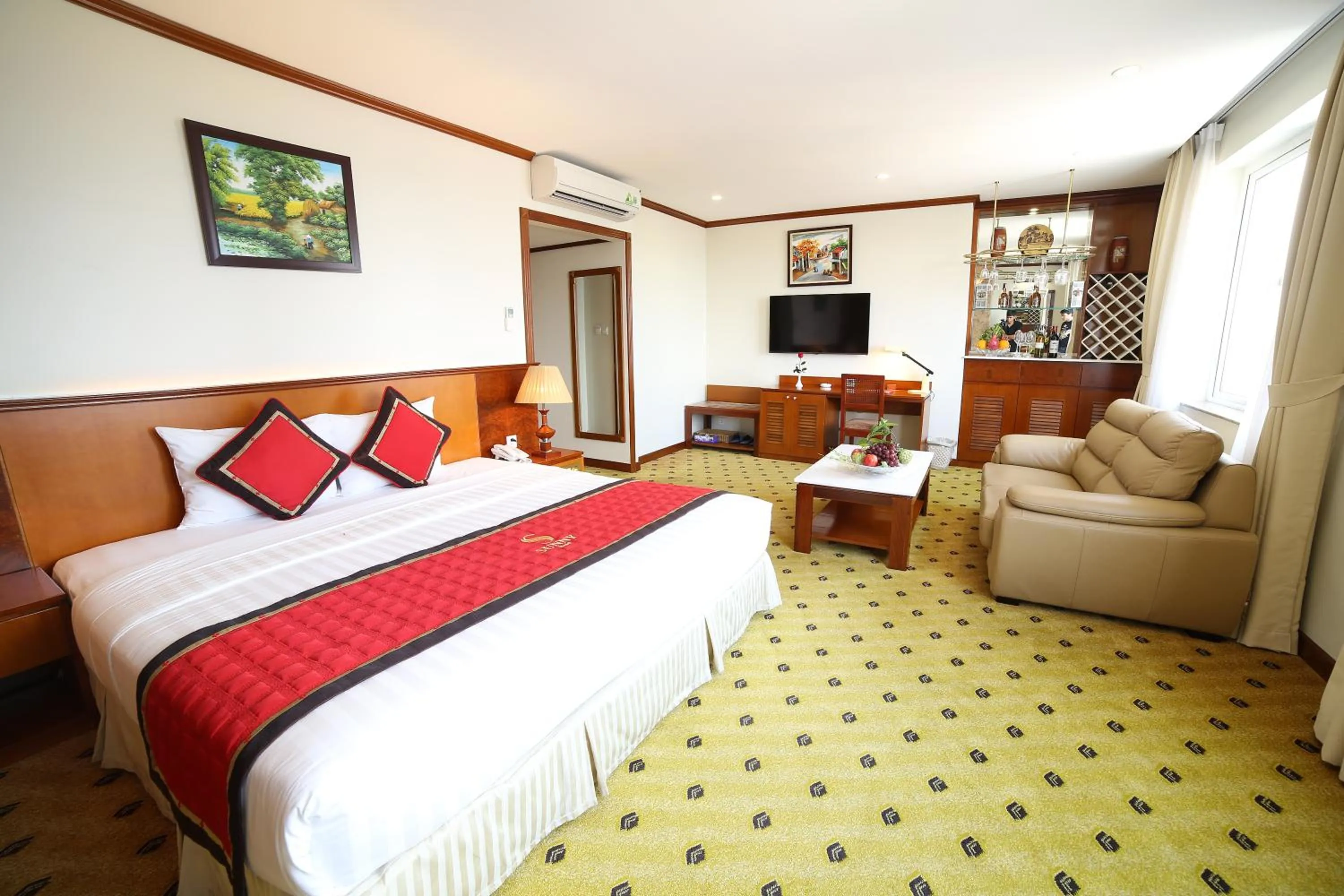 Bedroom, Bed in Sunny Hotel 1