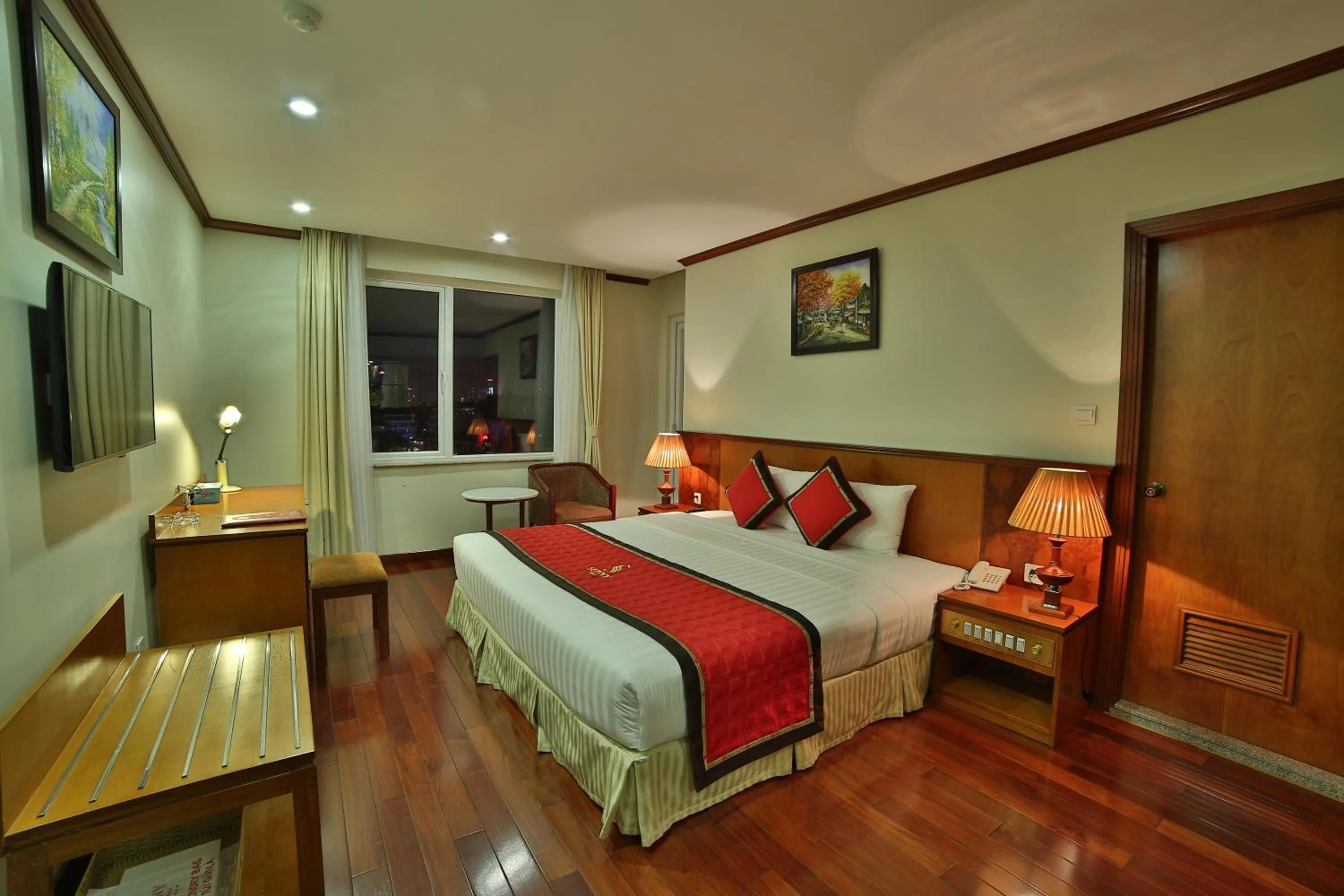 Bedroom, Bed in Sunny Hotel 1