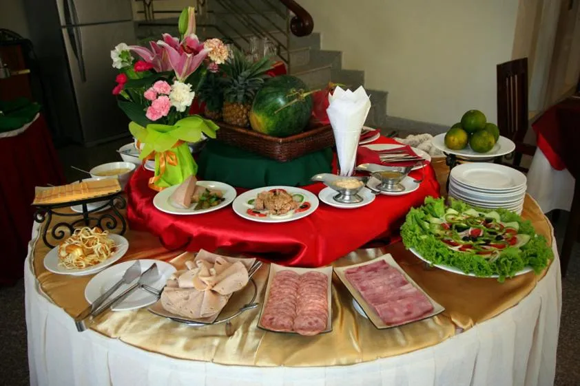 Restaurant/places to eat in Sunny Hotel 1