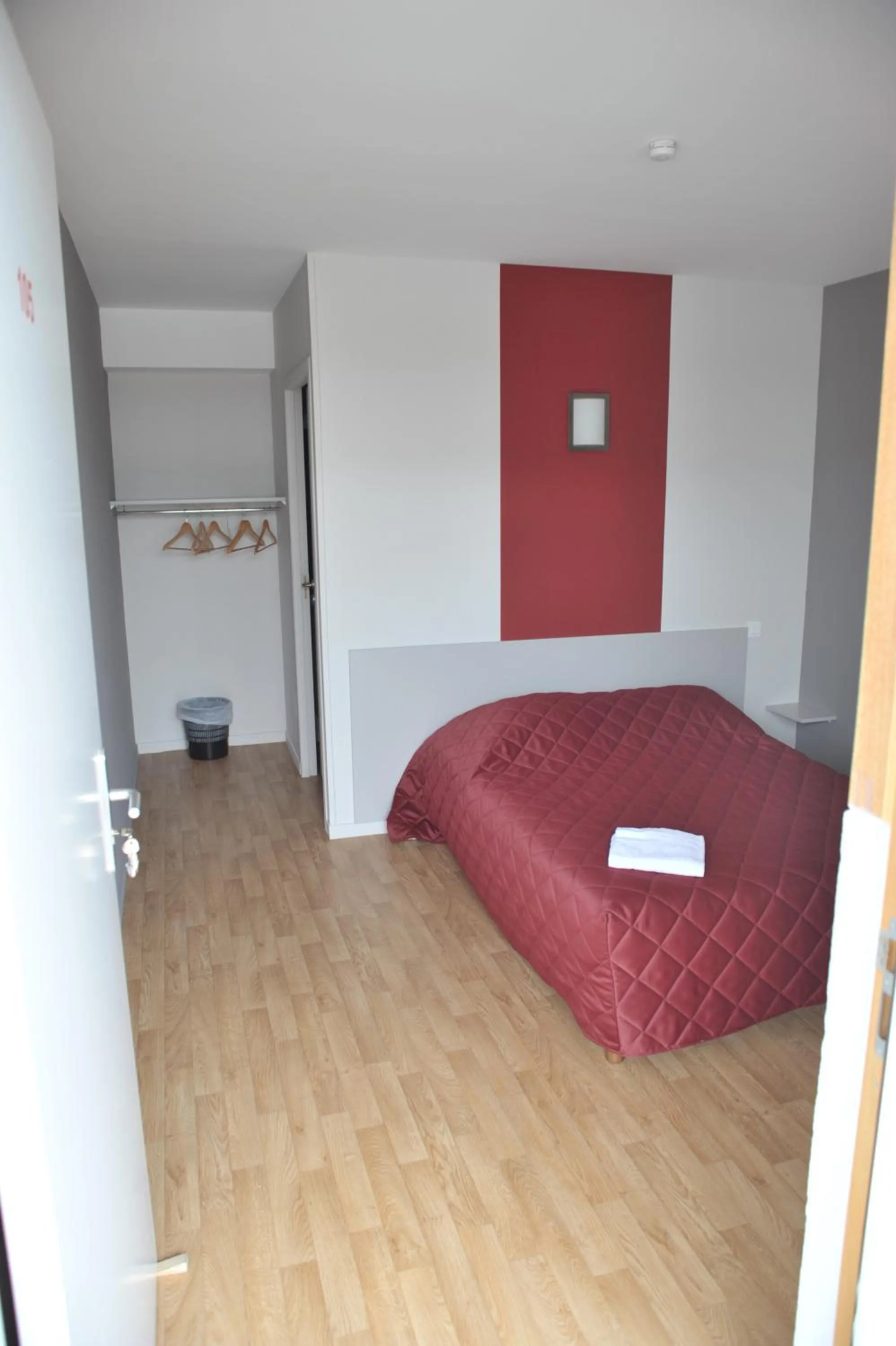Photo of the whole room, Bed in Relais de Barbezieux