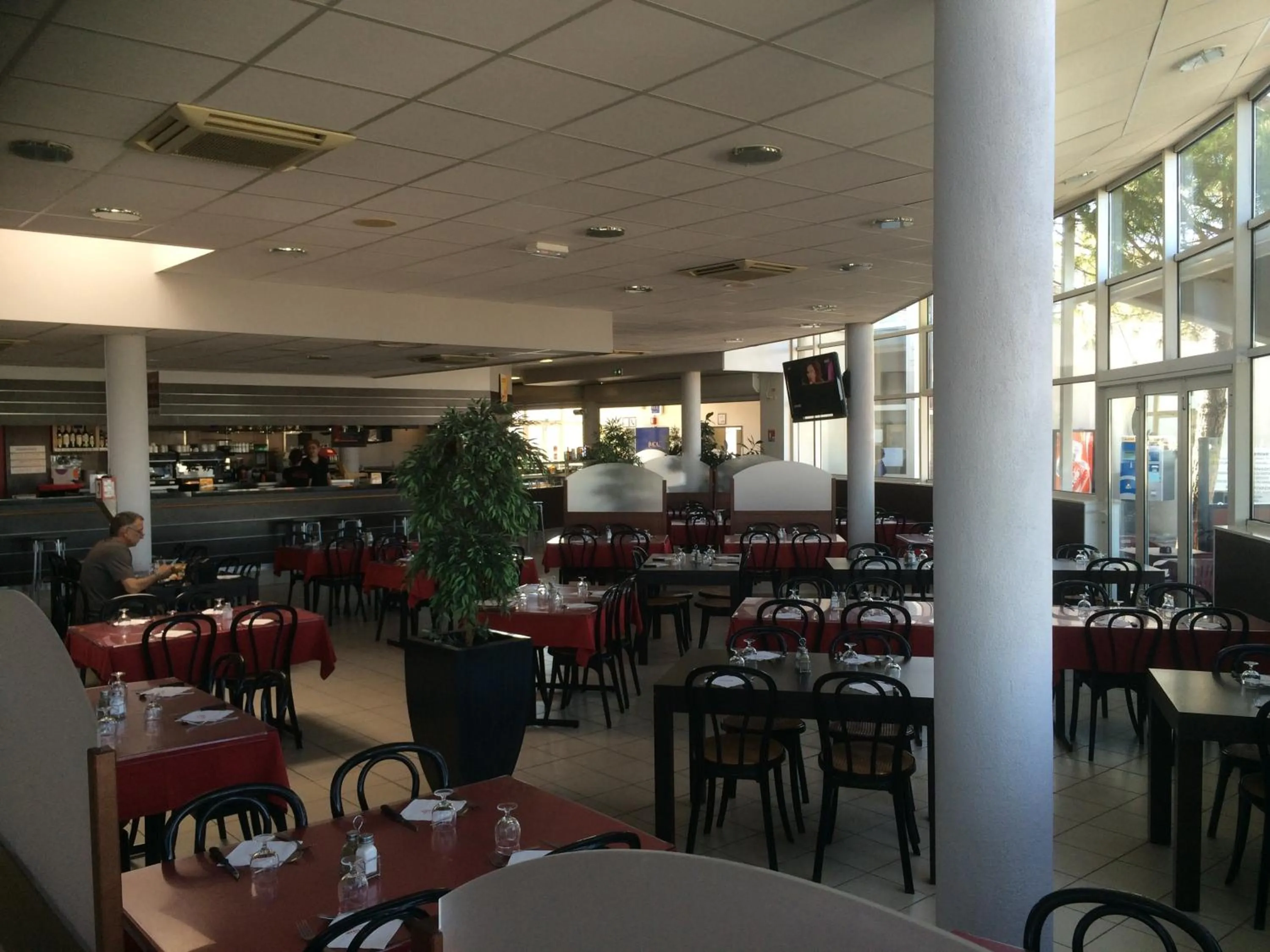 Restaurant/places to eat in Relais de Barbezieux