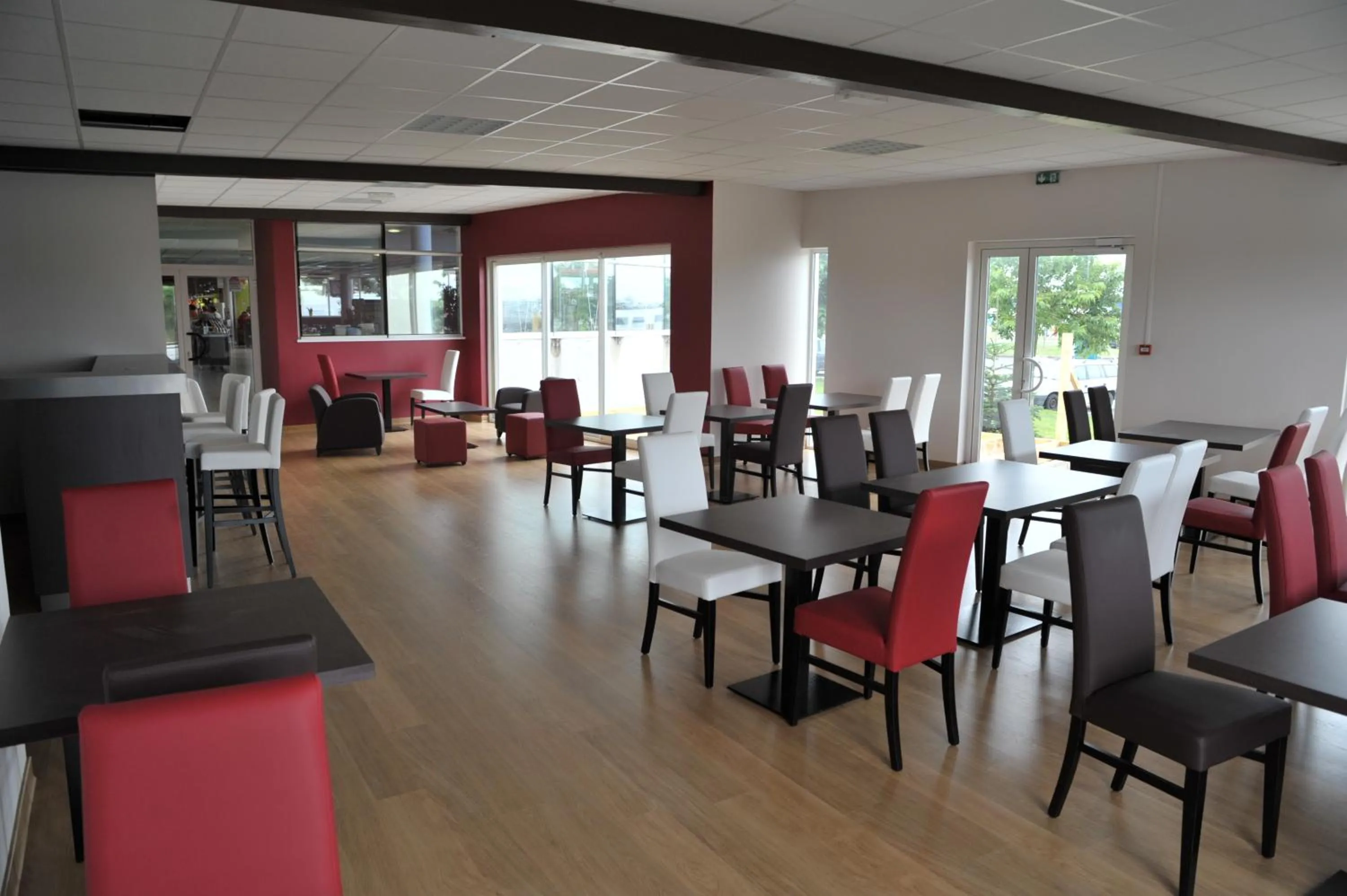 Restaurant/places to eat in Relais de Barbezieux