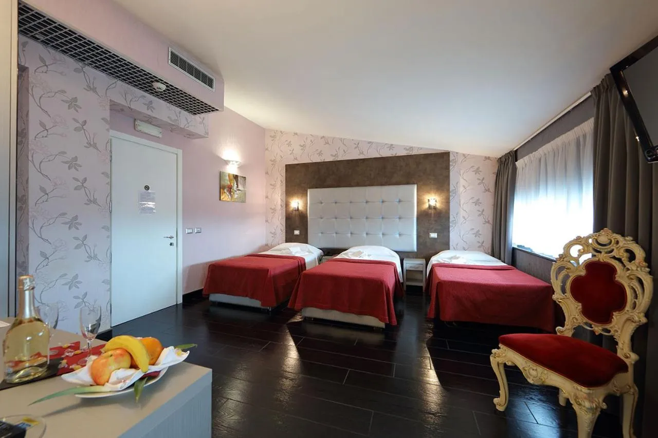 Bedroom, Bed in Hotel Relax Roma Nord
