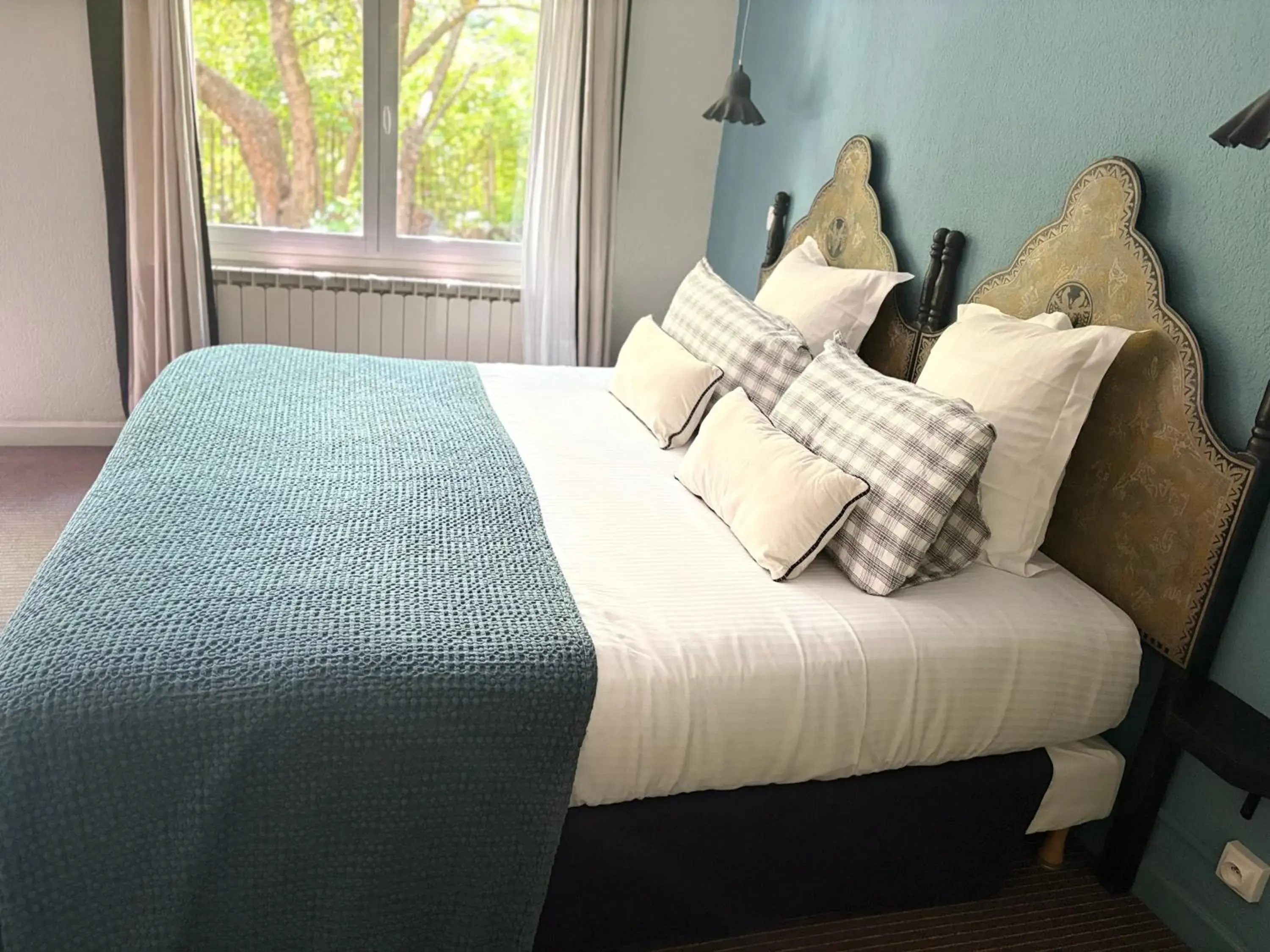 Large Double Room in Hotel Spa Azteca Barcelonnette Large Double Room in Hotel Spa Azteca Barcelonnette