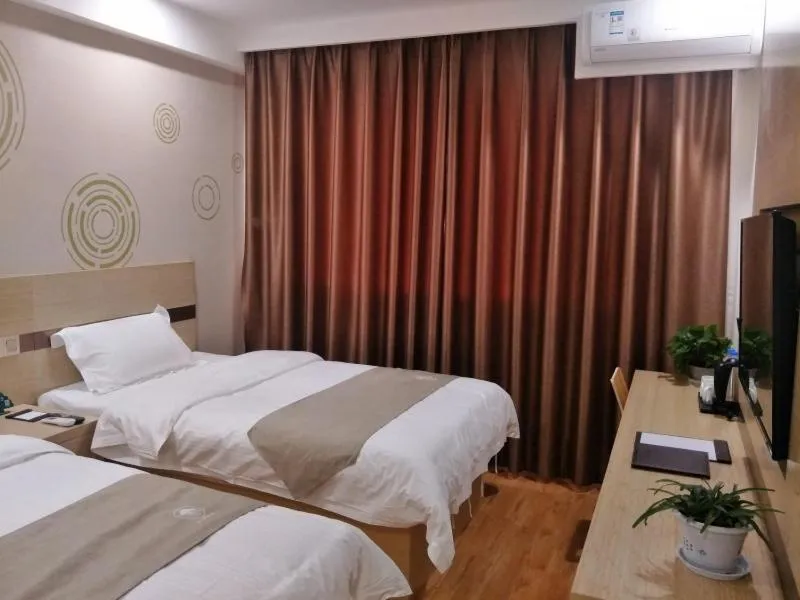 Bed in GreenTree Inn Henan Shangqiu Liangyuan District Railway Station Express Hotel