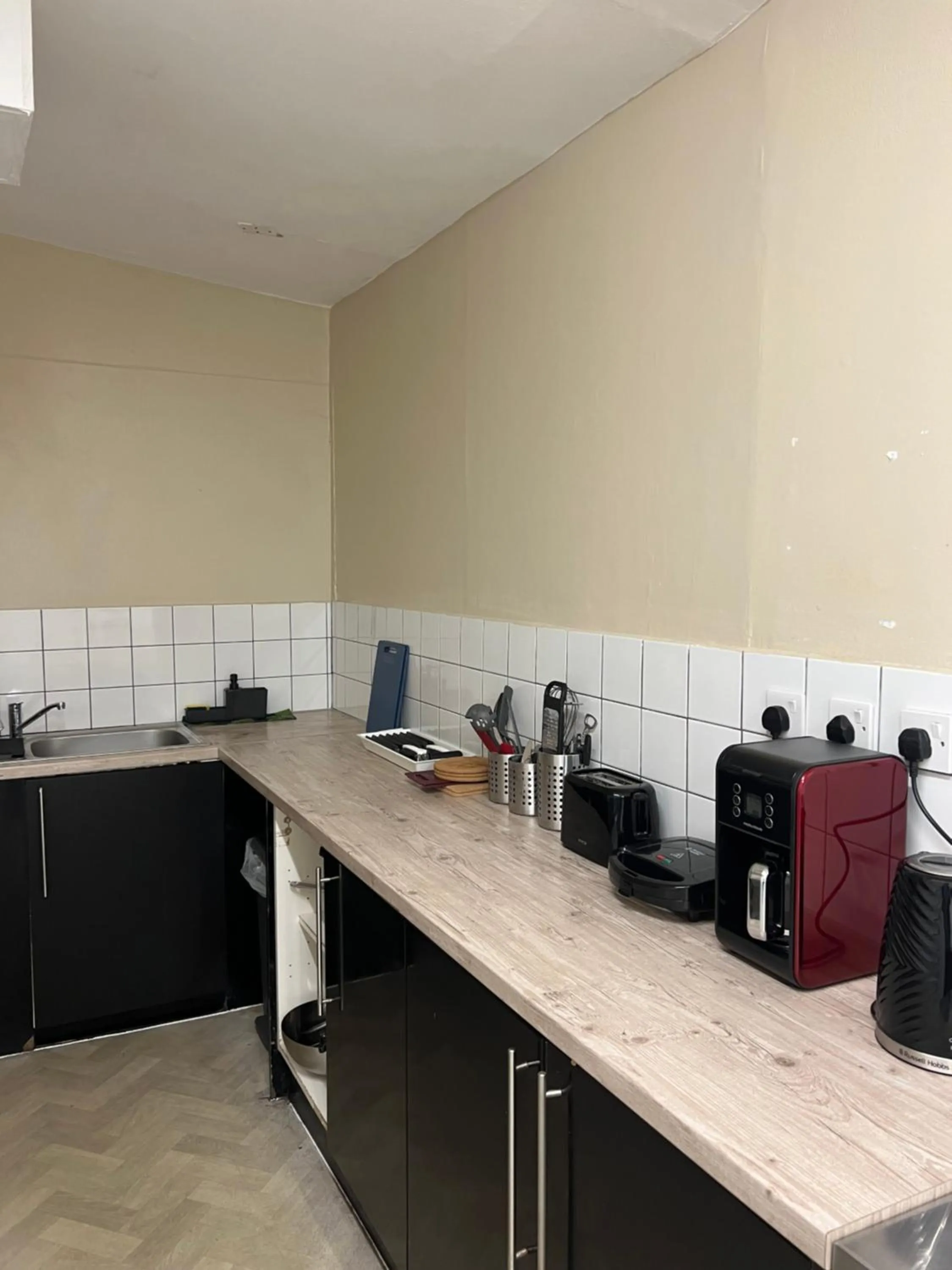 Communal kitchen in Onefam Waterloo 18-36 years old