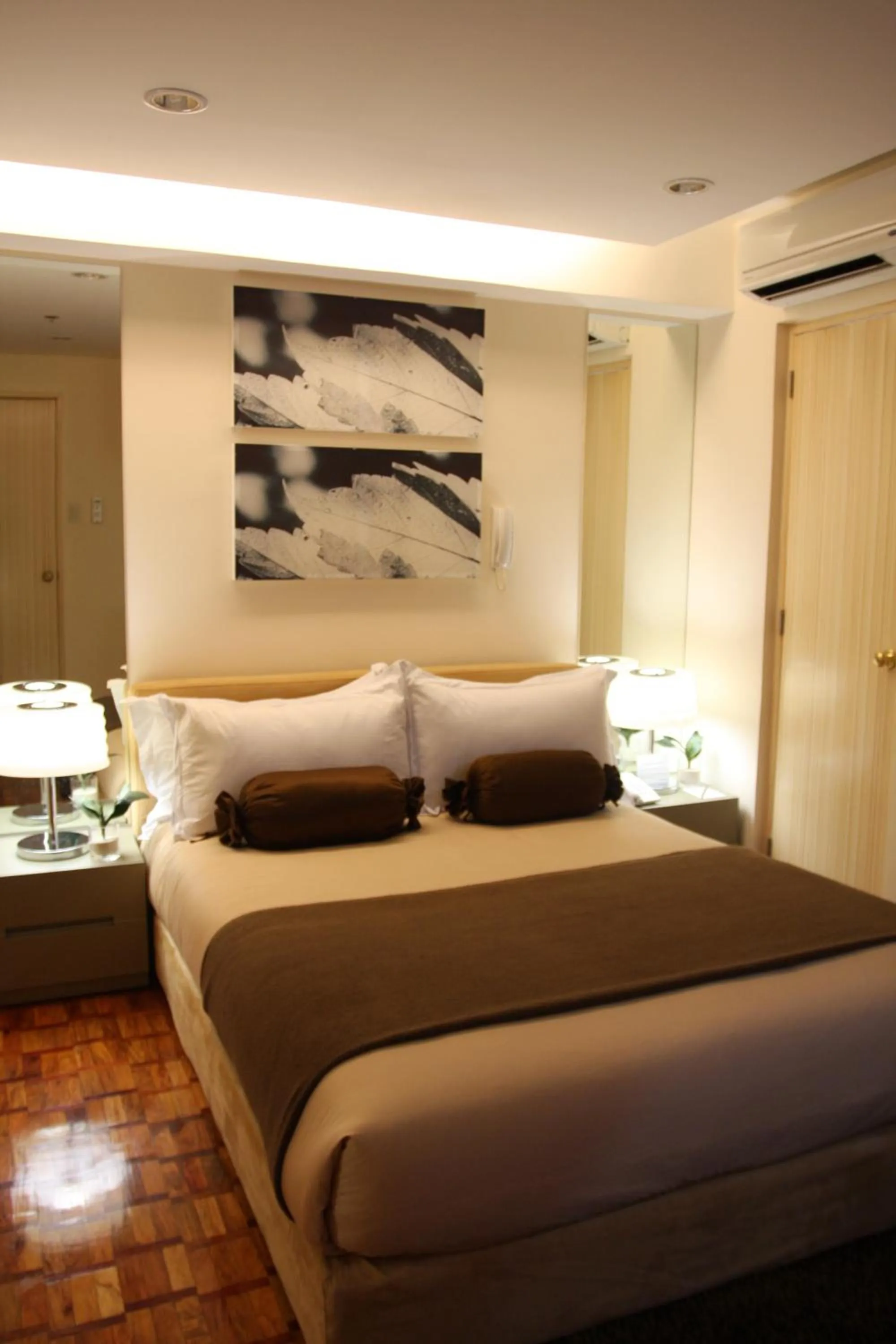 Bed in Prince Plaza II Condotel