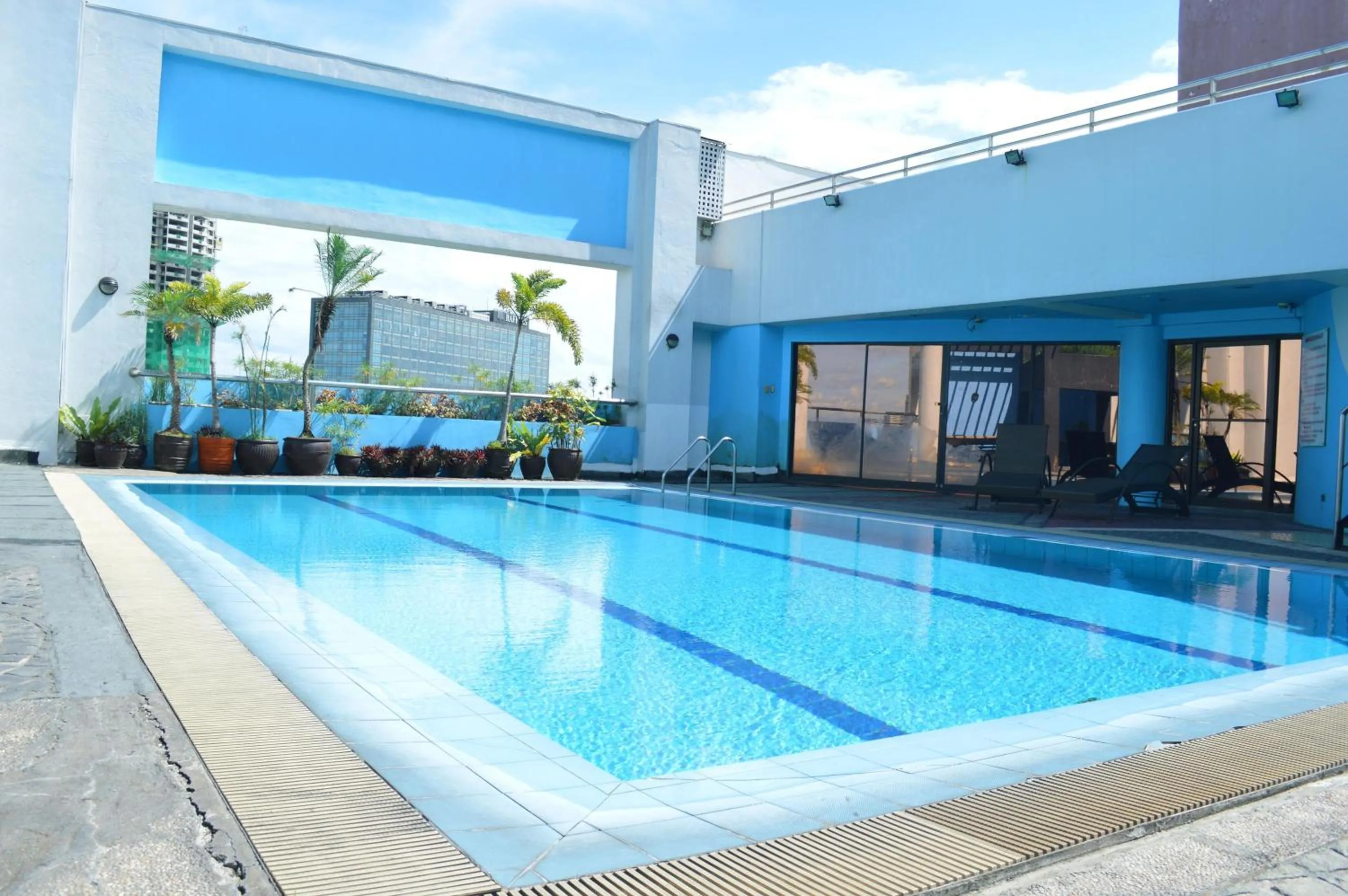 Swimming pool in Prince Plaza II Condotel