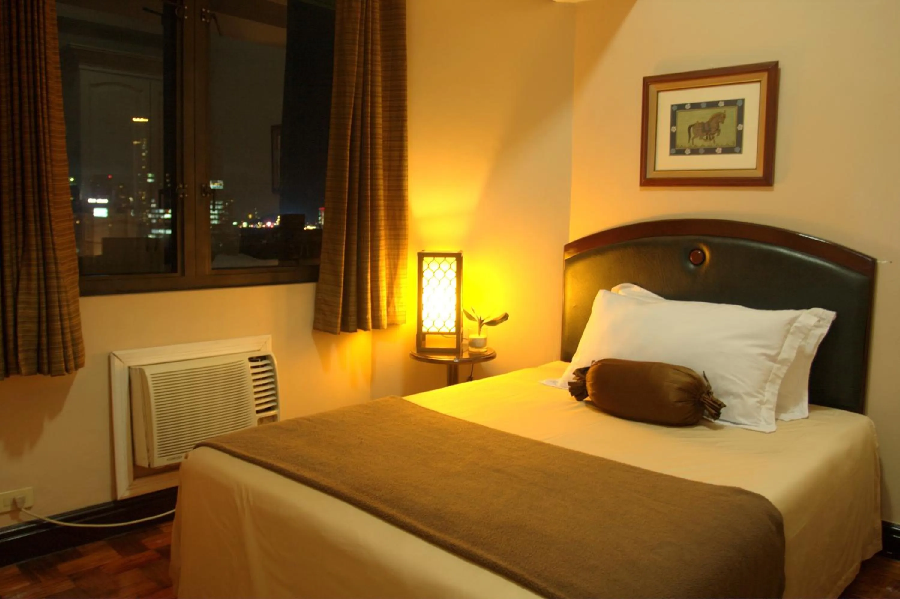 Bed in Prince Plaza II Condotel