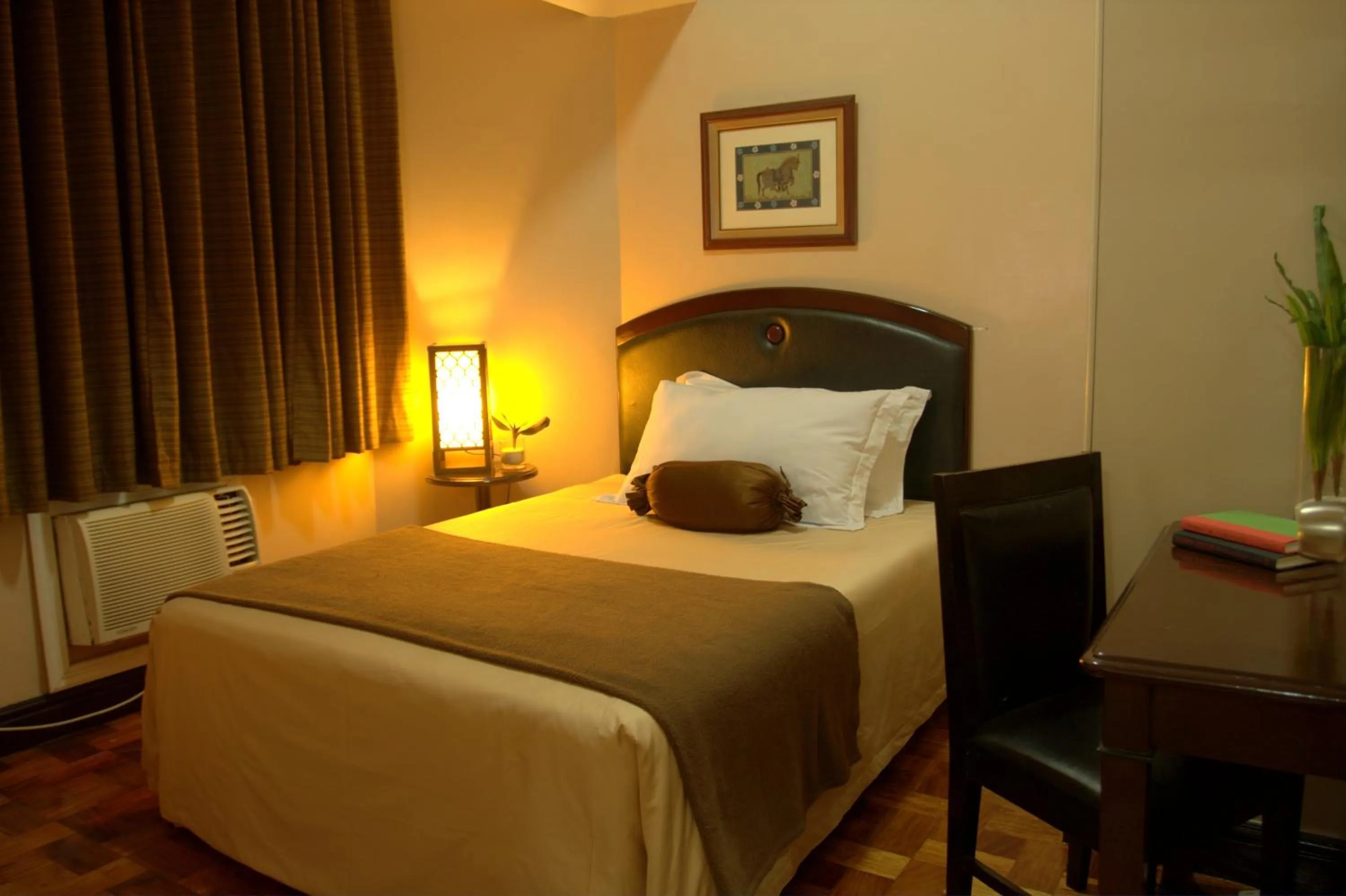 Bed in Prince Plaza II Condotel