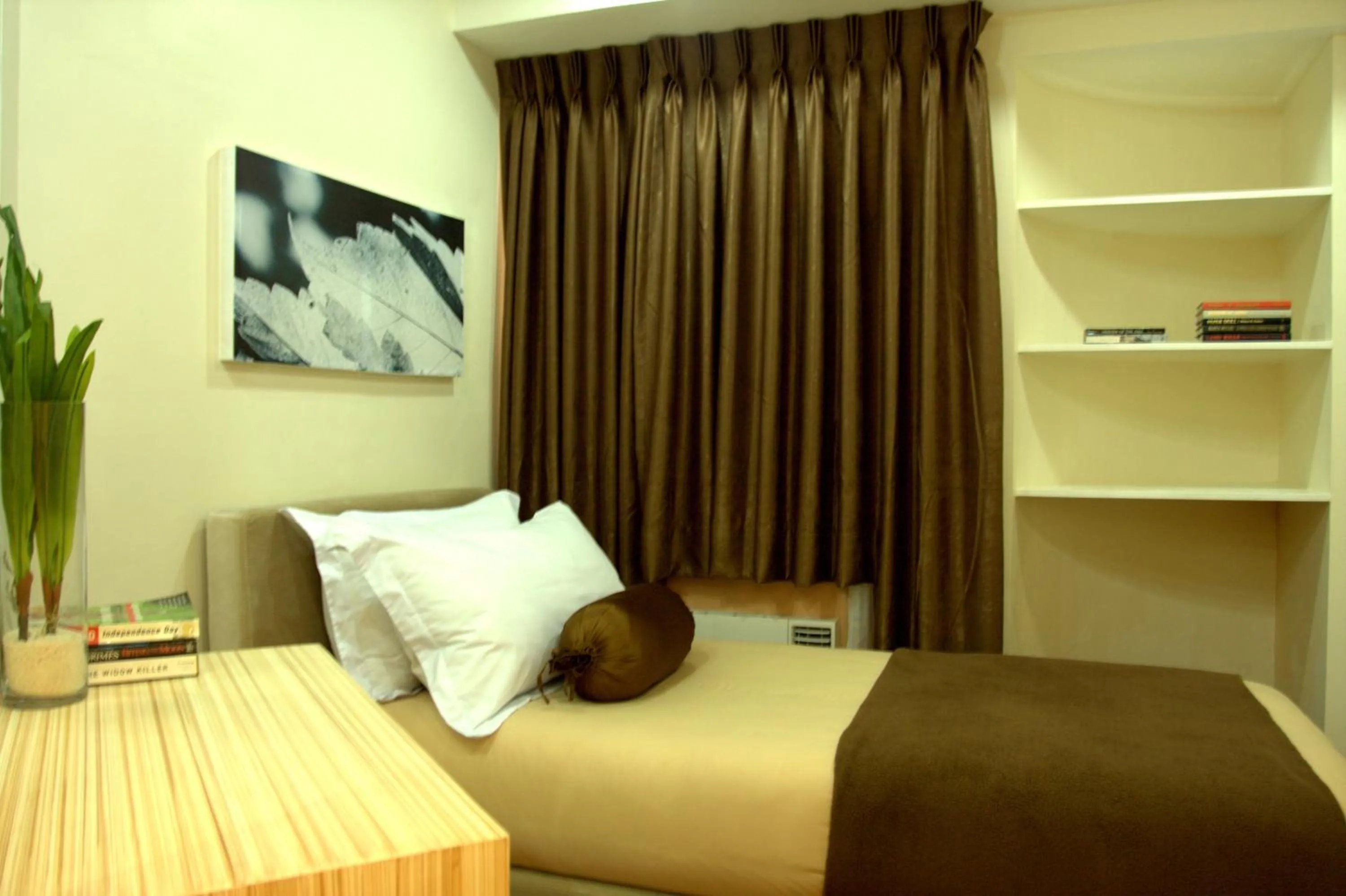 Bed in Prince Plaza II Condotel