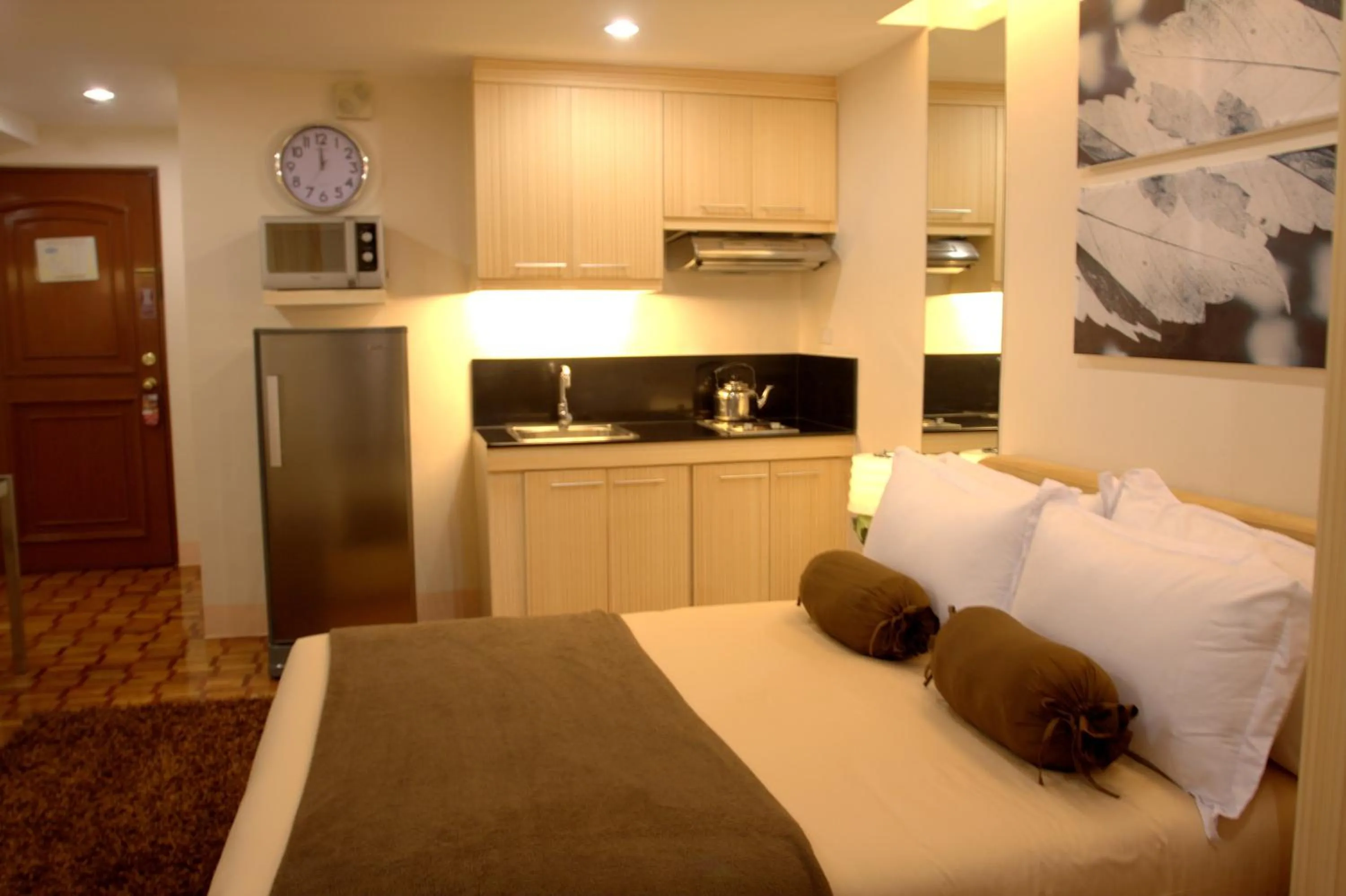 Bed in Prince Plaza II Condotel