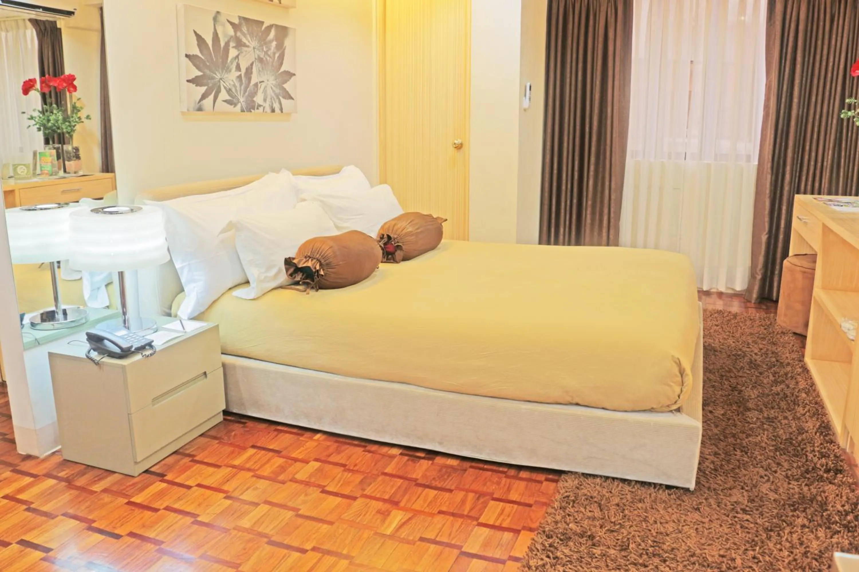 Bedroom, Bed in Prince Plaza II Condotel