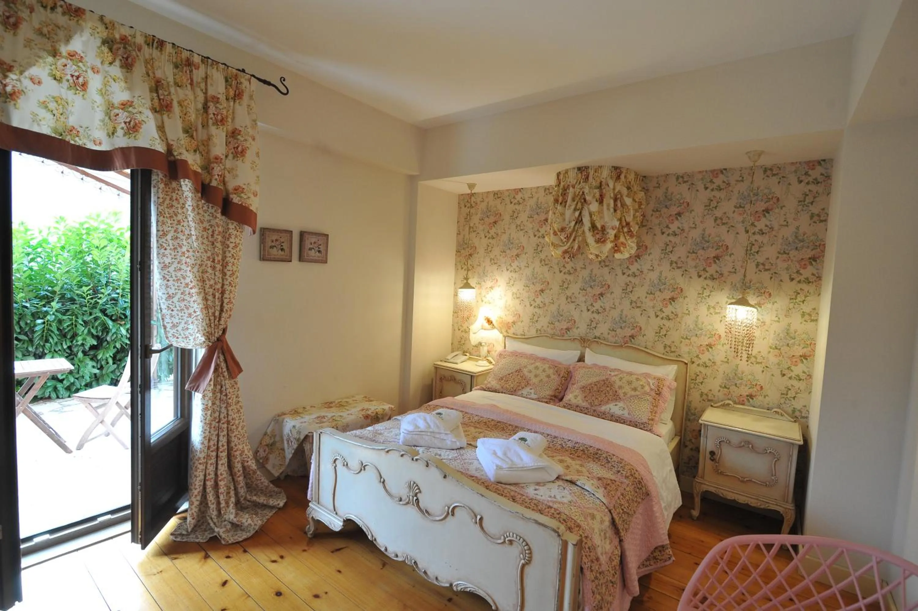 Shower in Vaela Hotel Cultural Resort