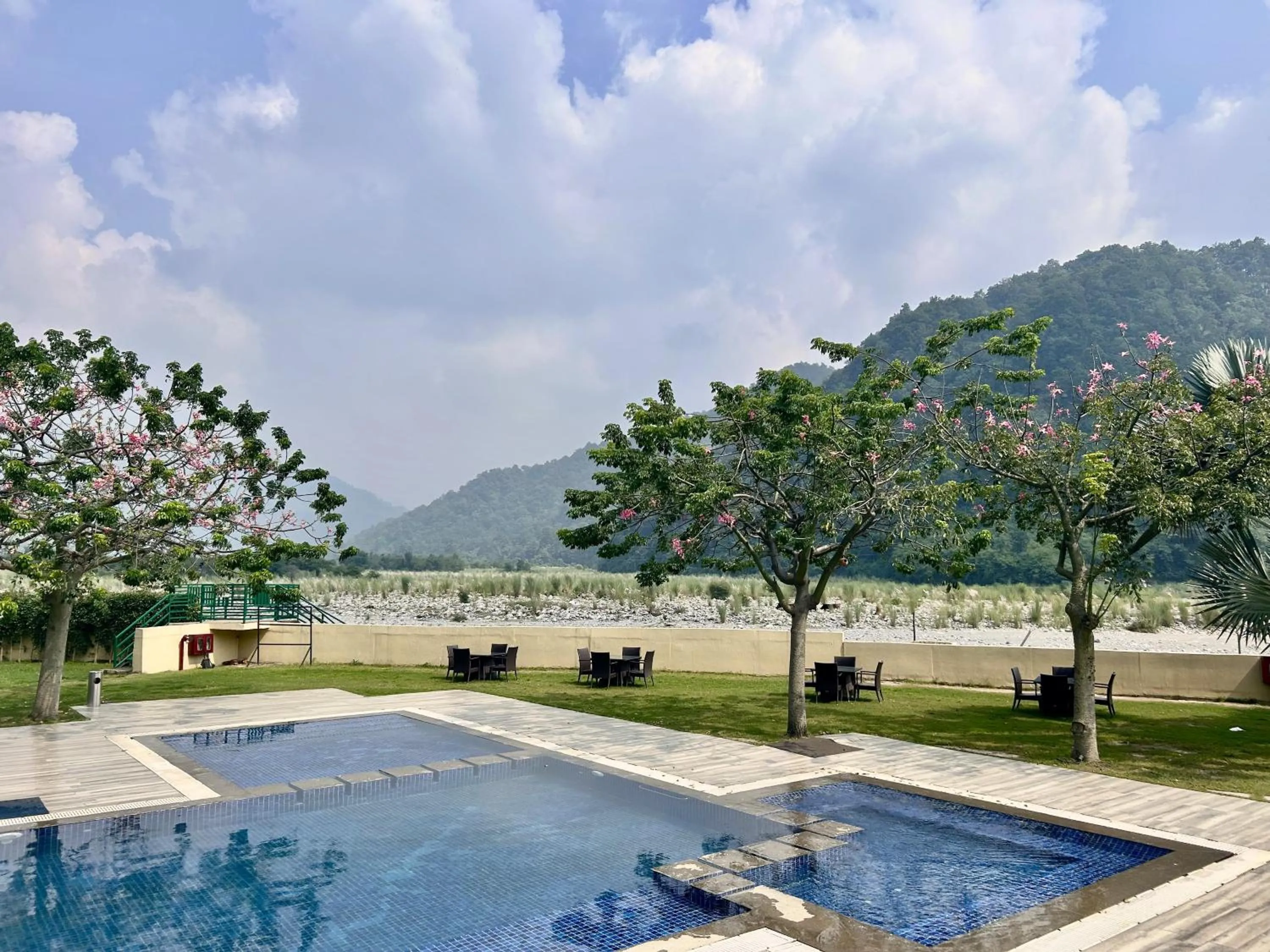 Swimming pool in Lemon Tree Premier, Corbett