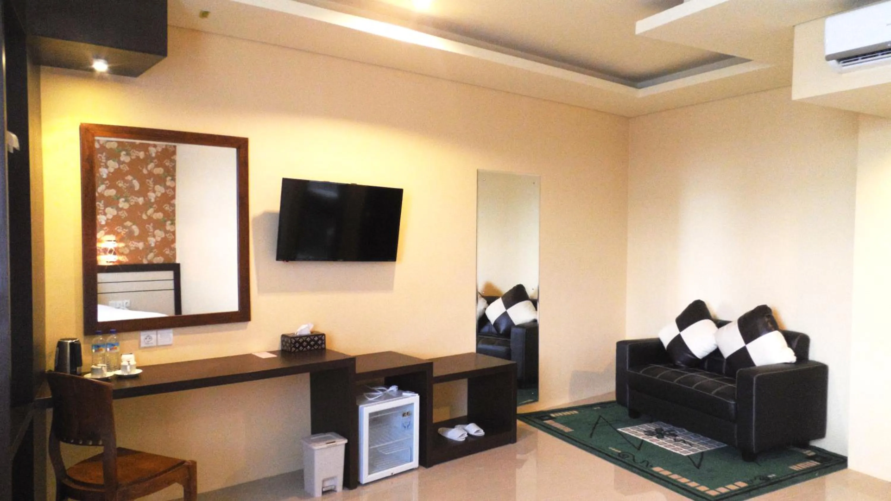 Living room in Grand Madani Hotel