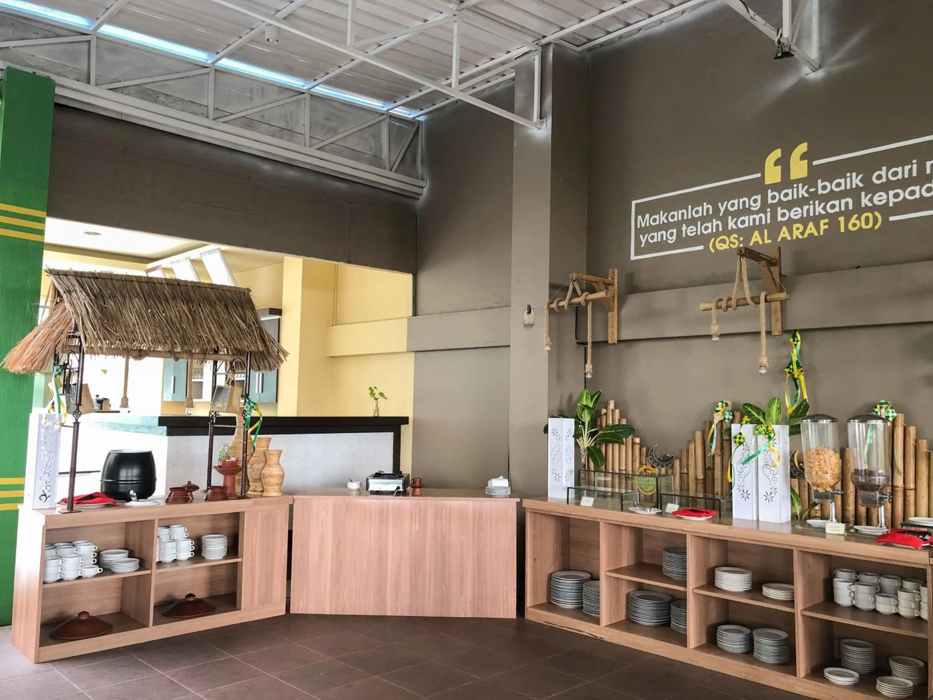 Restaurant/places to eat in Grand Madani Hotel