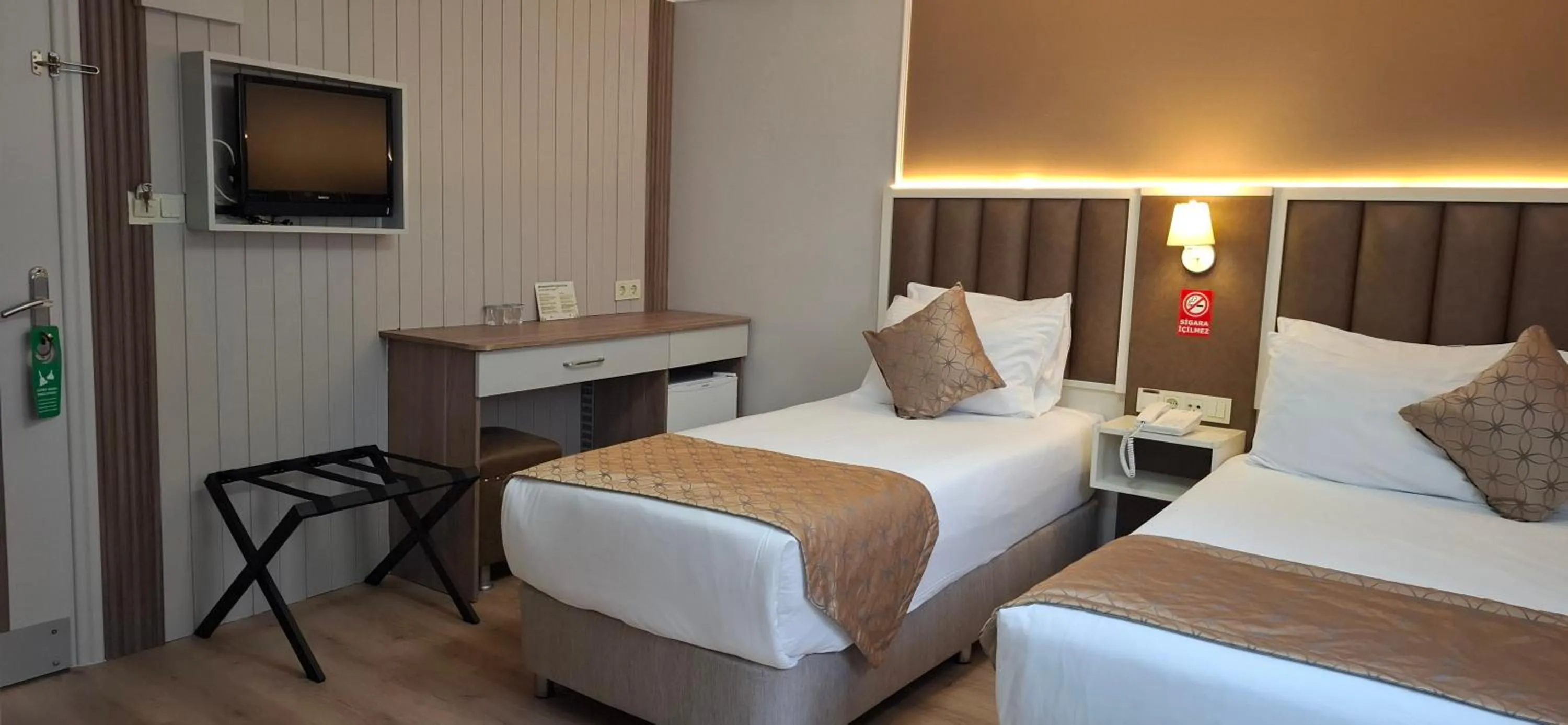 Photo of the whole room, Bed in Hotel Süreyya