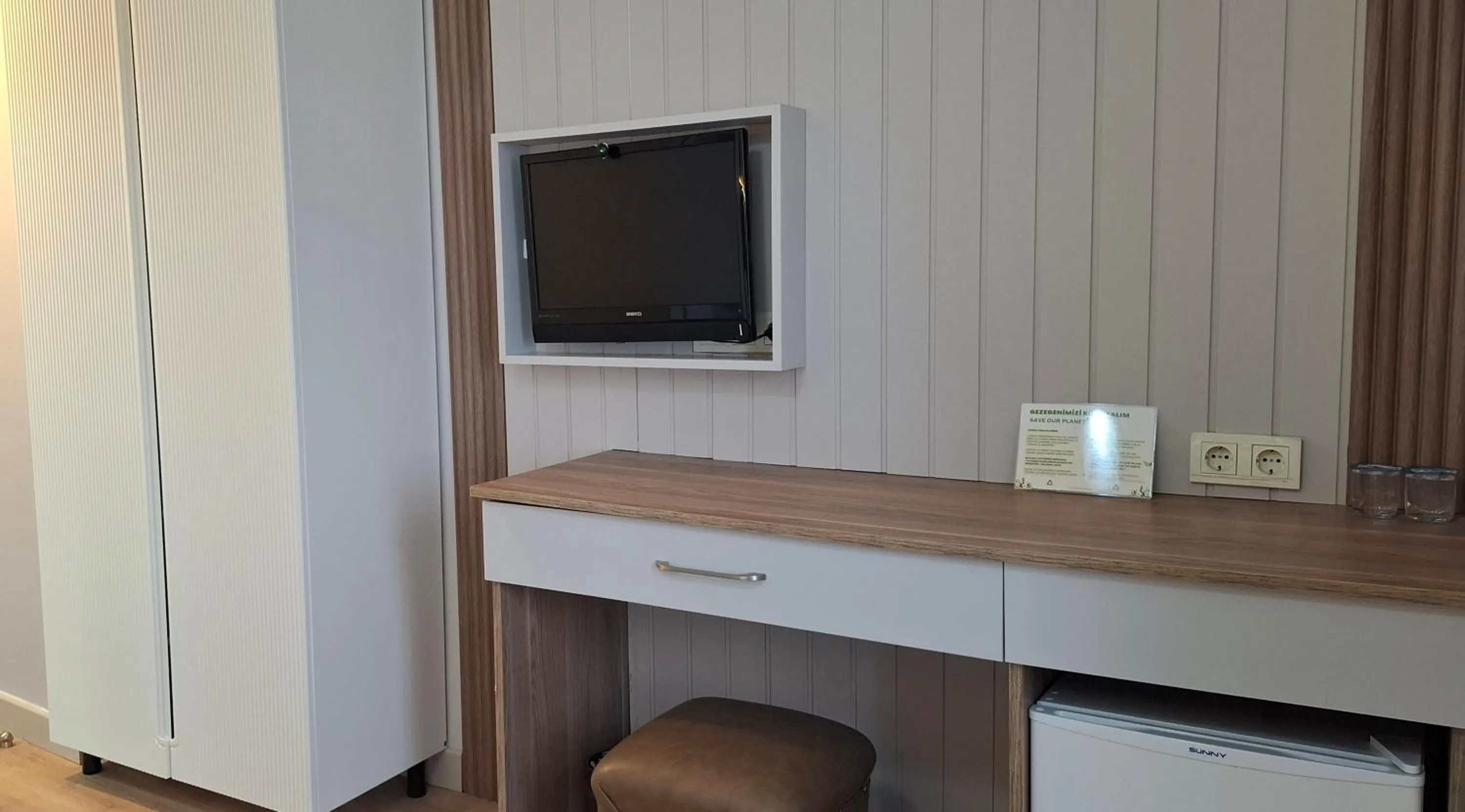 TV and multimedia in Hotel Süreyya