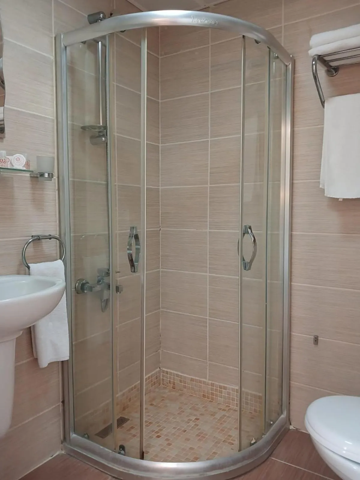 Shower in Hotel Süreyya