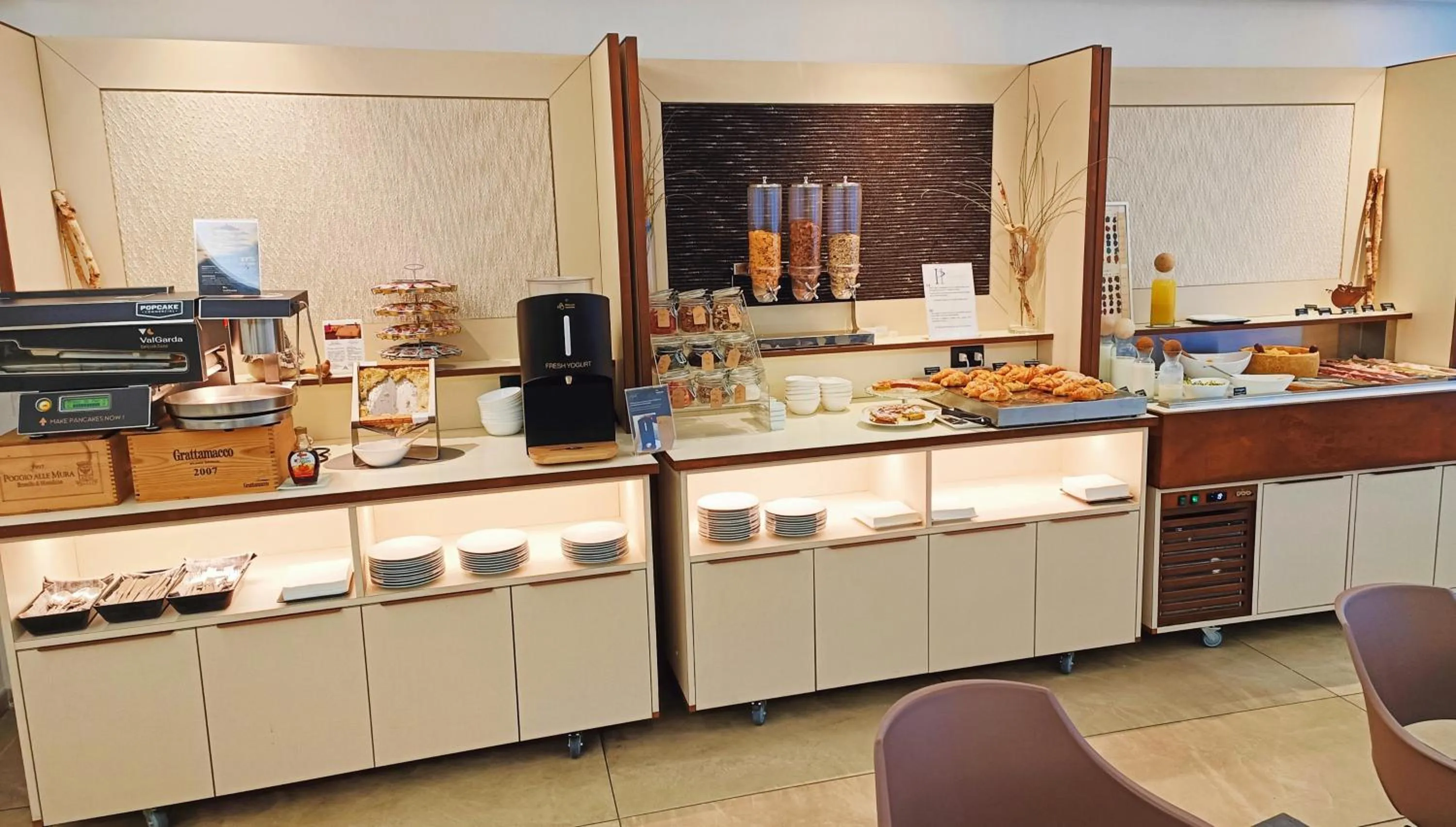 Buffet breakfast in Hotel President