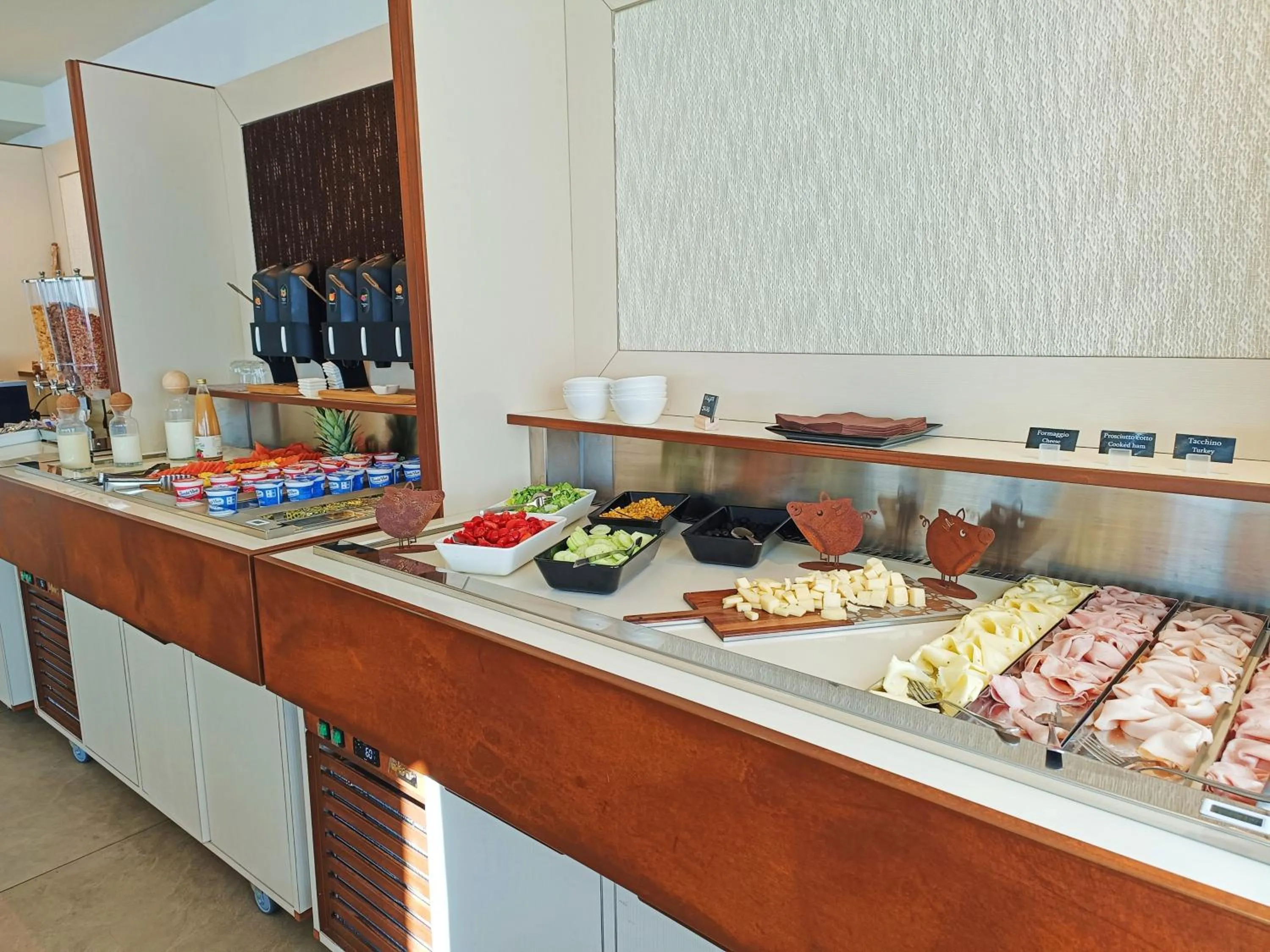 Buffet breakfast in Hotel President