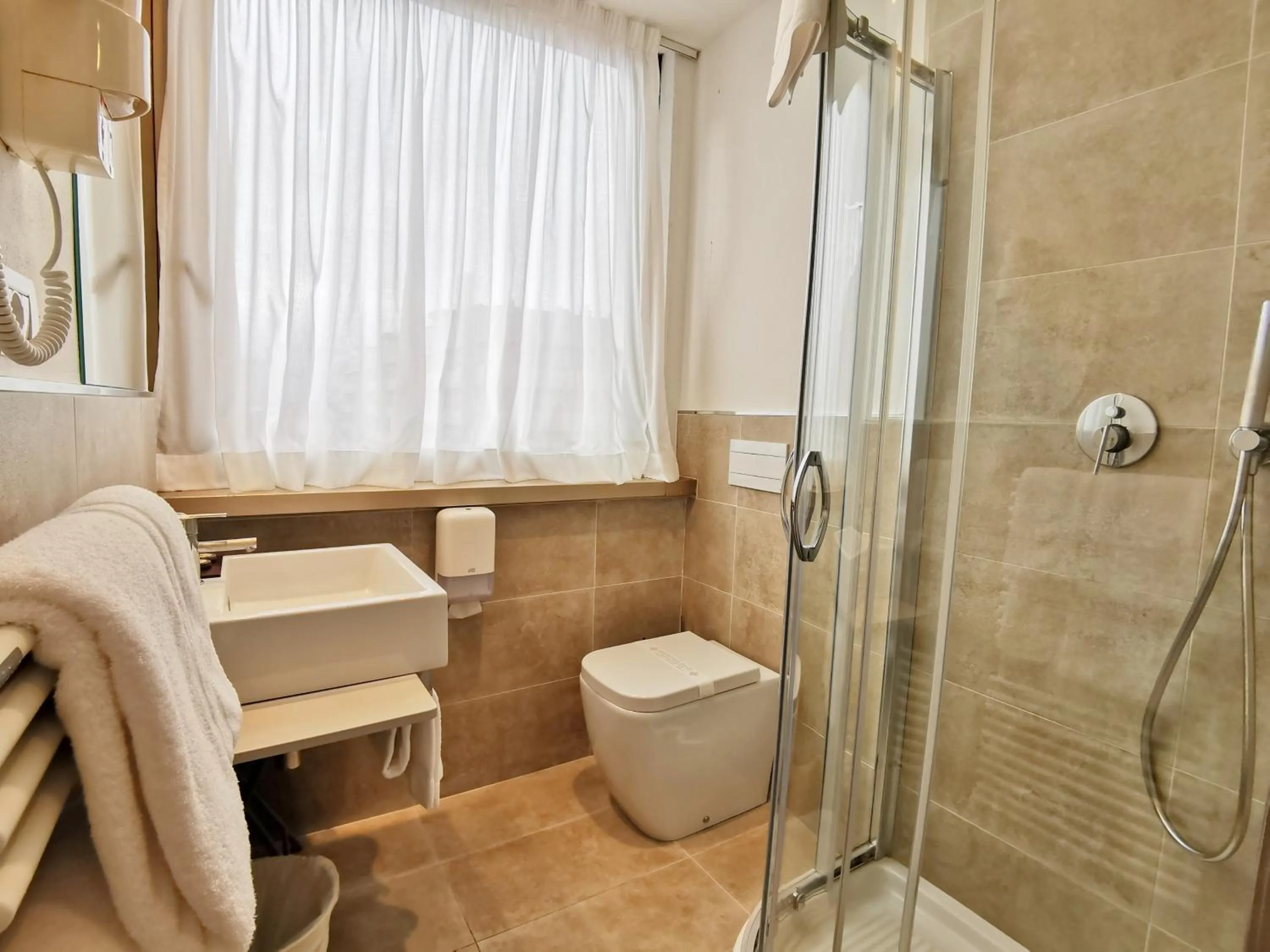 Bathroom in Hotel President