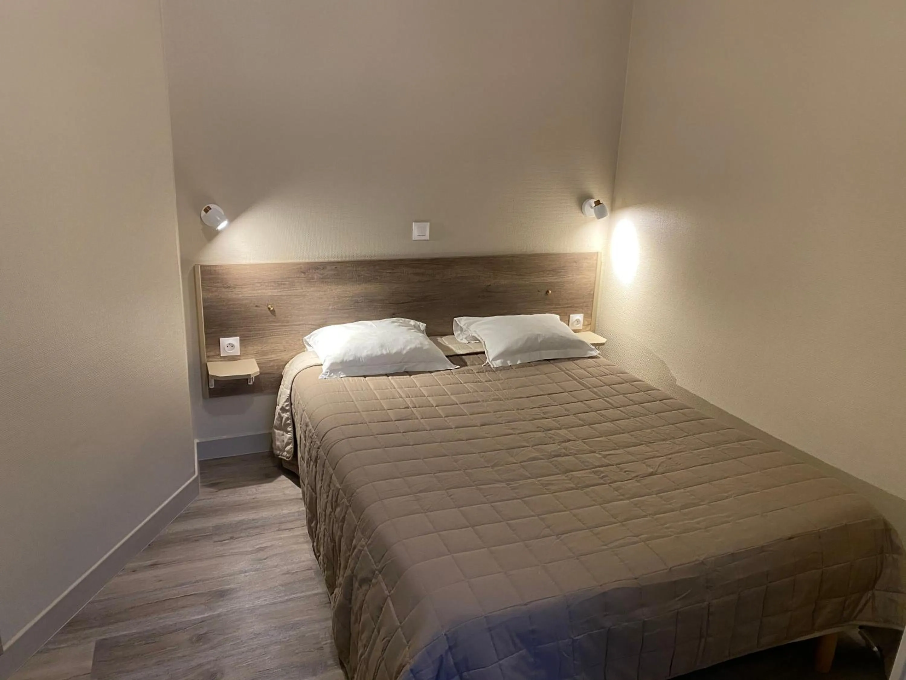 Bed in Angleterre Hotel