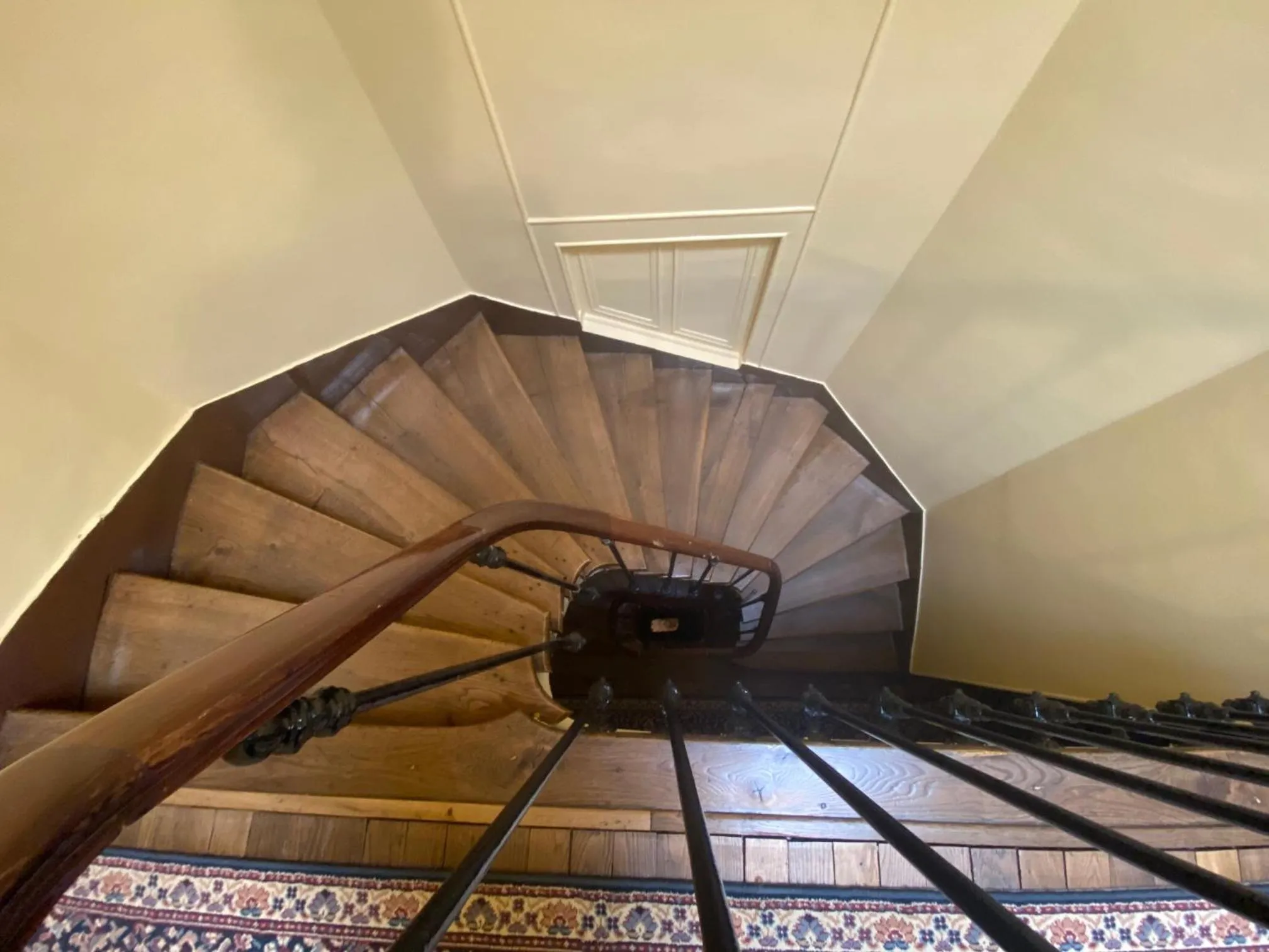 Property building in Angleterre Hotel