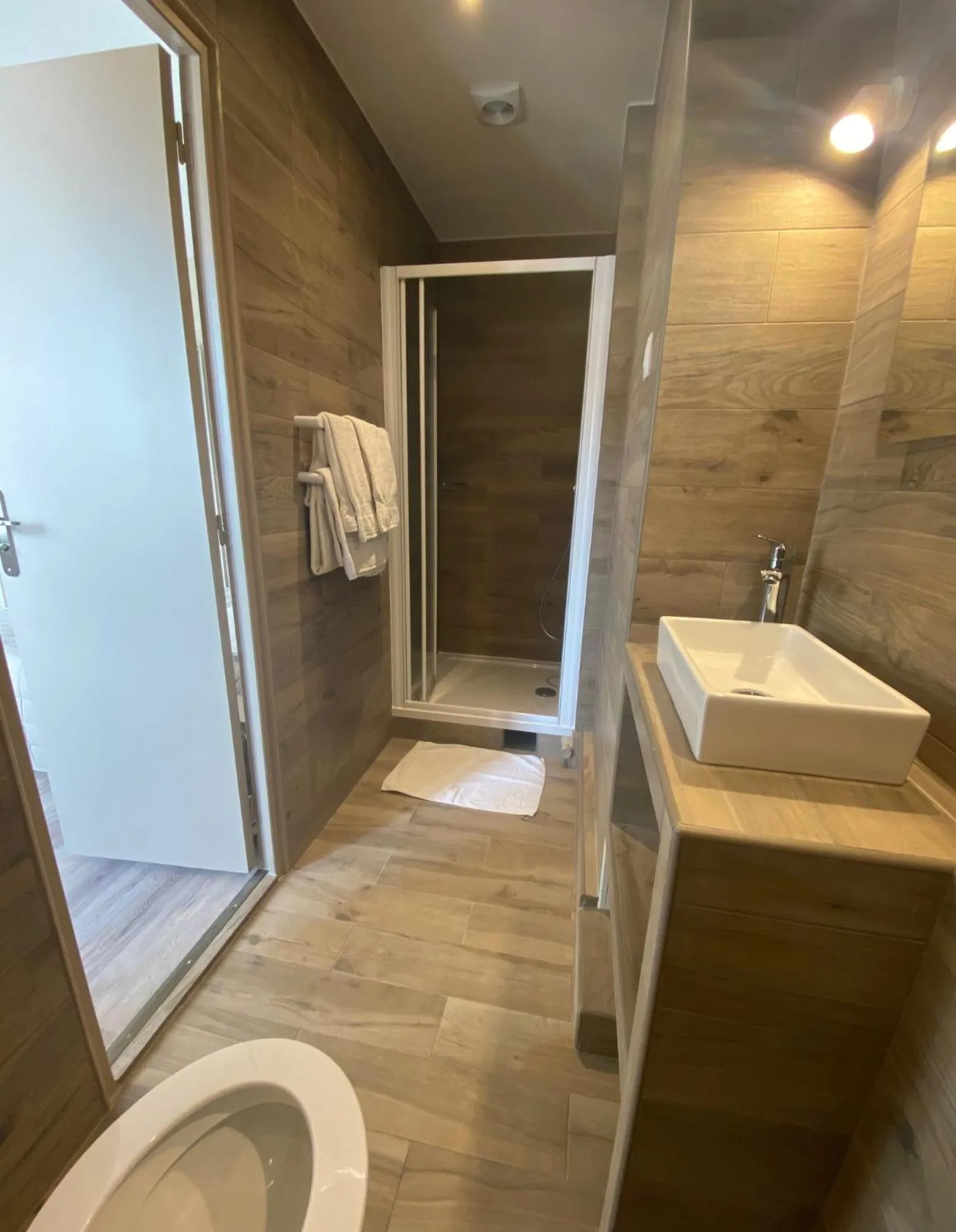 Bathroom in Angleterre Hotel