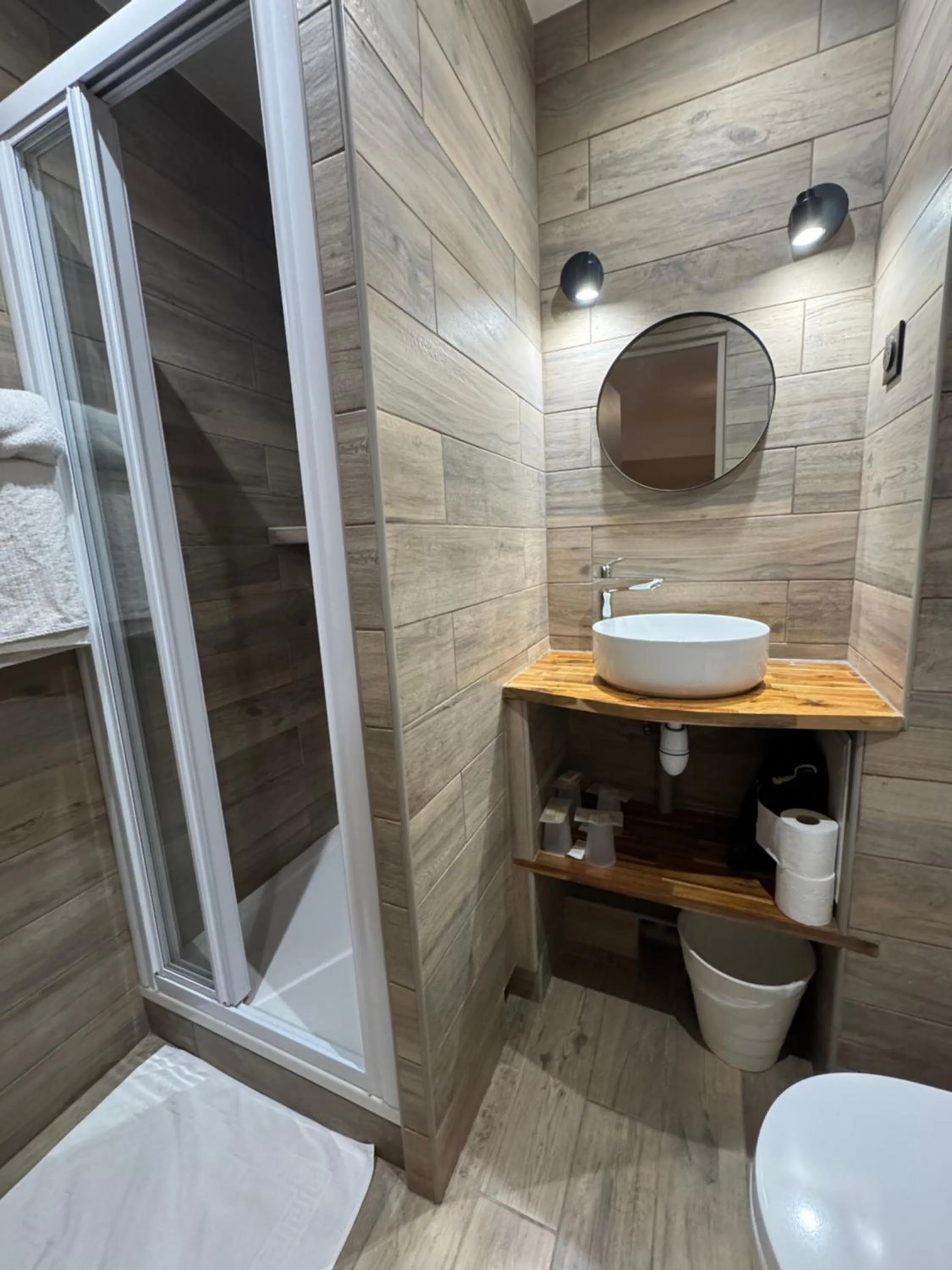 Bathroom in Angleterre Hotel