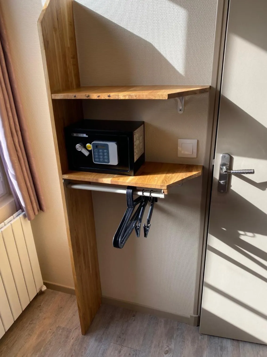 Bedroom in Angleterre Hotel