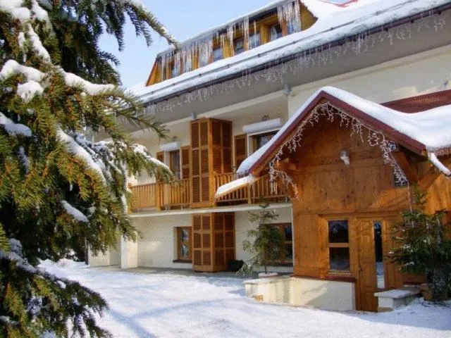 Facade/entrance in Villa Cynamon Jacuzzi & Sauna