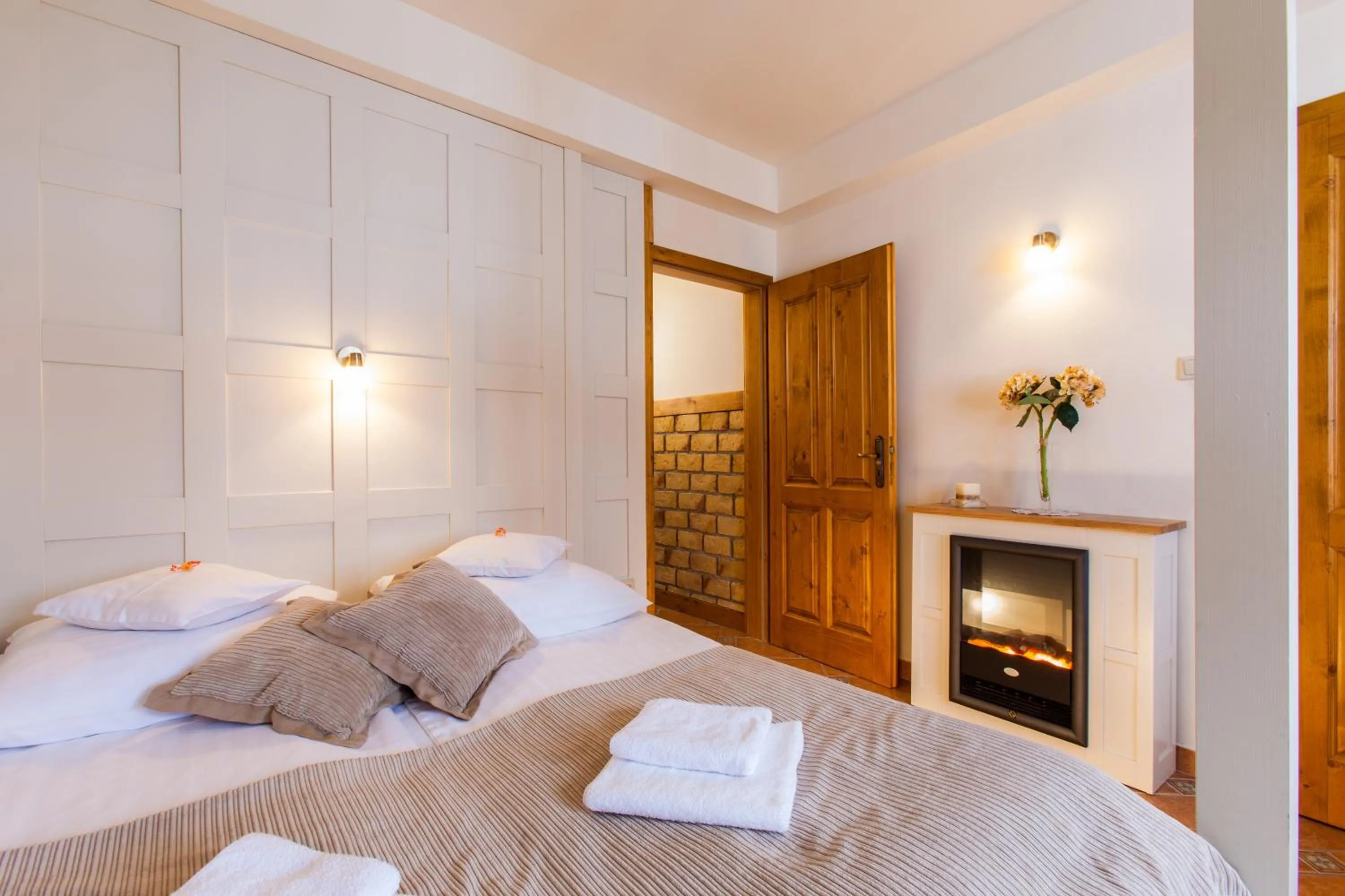 Bed in Villa Cynamon Jacuzzi & Sauna