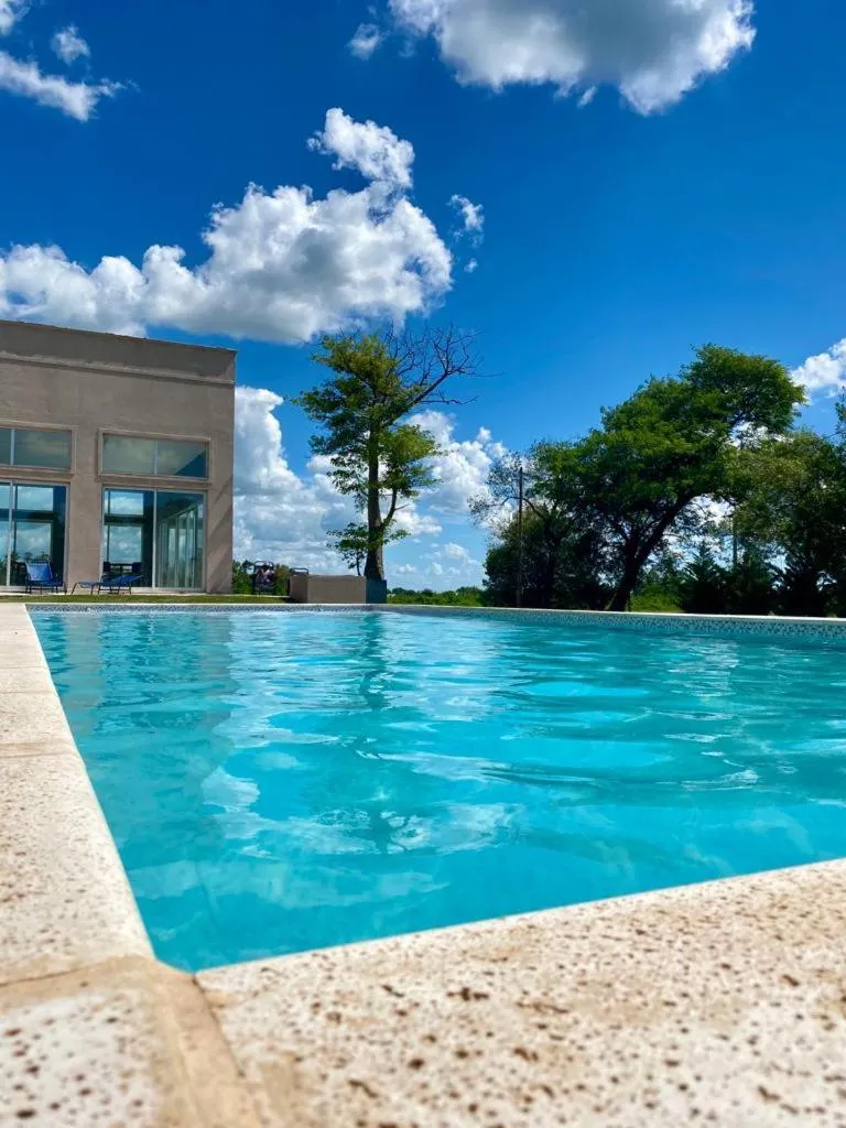 Swimming pool in Howard Johnson San Francisco