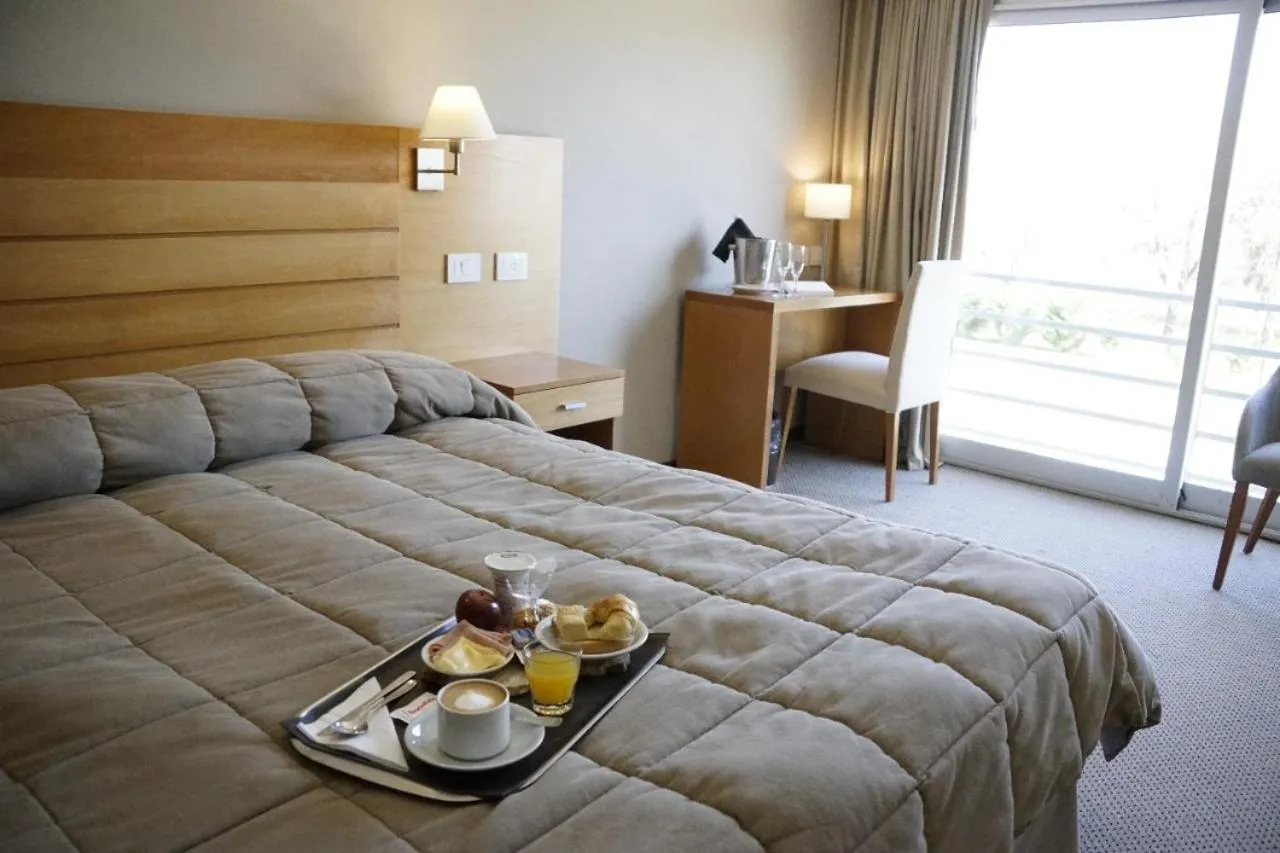 Photo of the whole room, Bed in Howard Johnson San Francisco