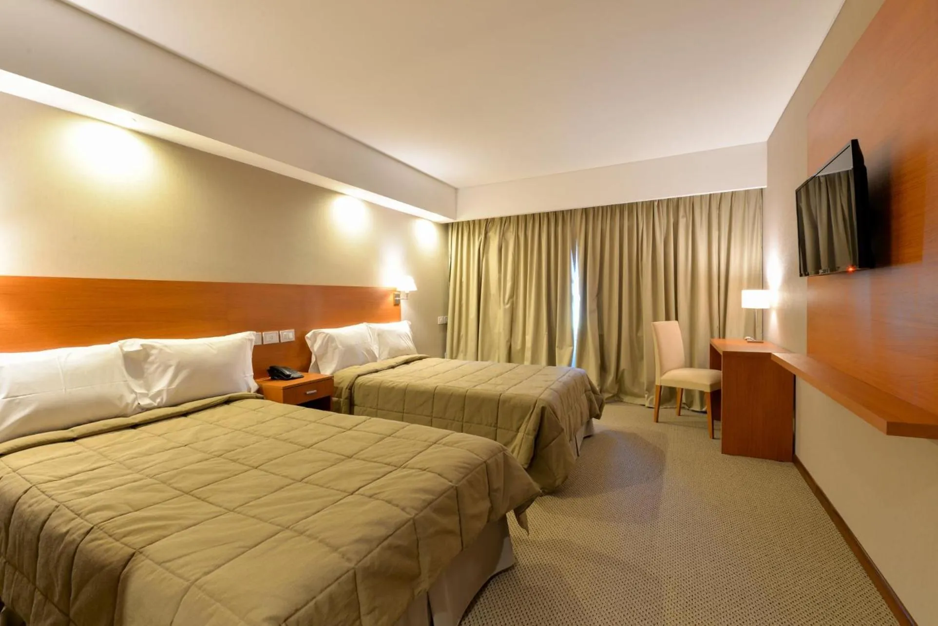 Bed in Howard Johnson San Francisco