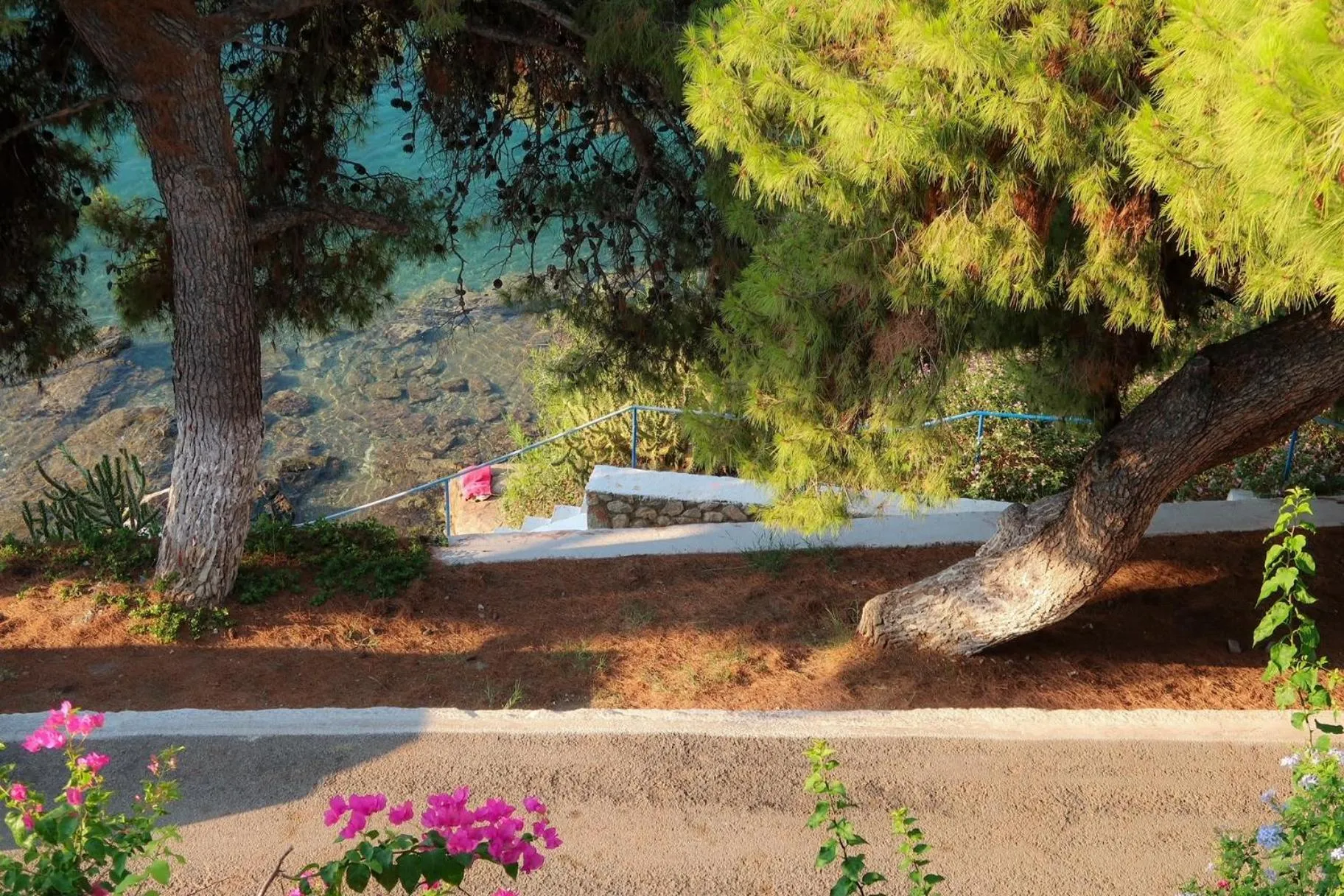 Grand Bleu Apartments & Villas