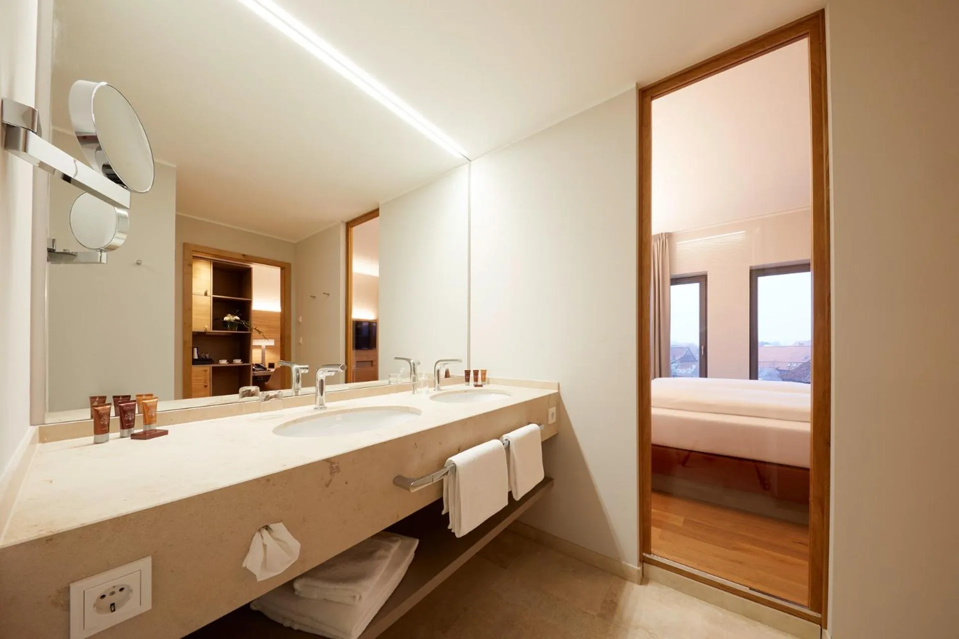 Bathroom, Bed in Hotel Rittergut Stoermede