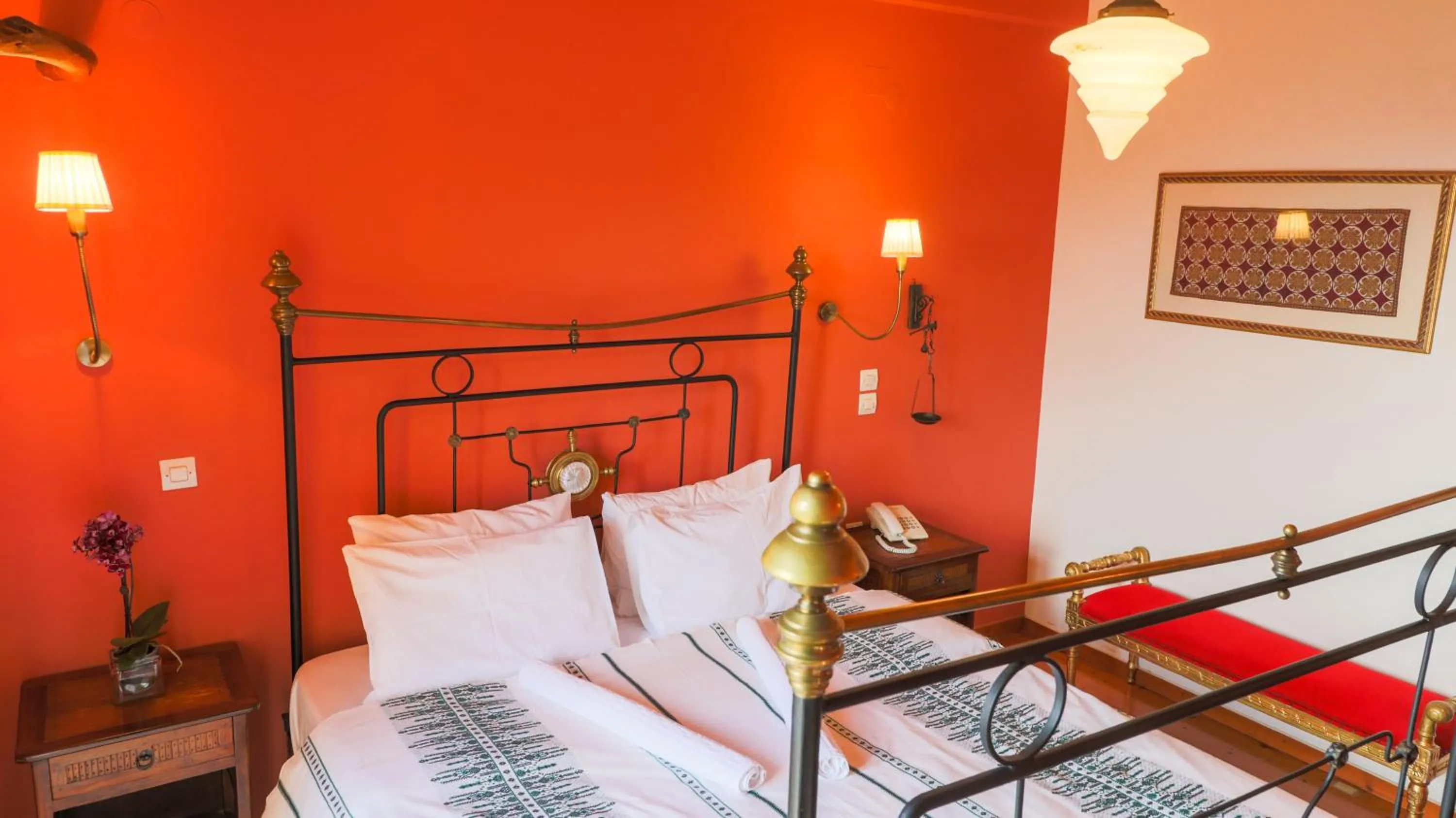 Bed in Hotel Papanikola