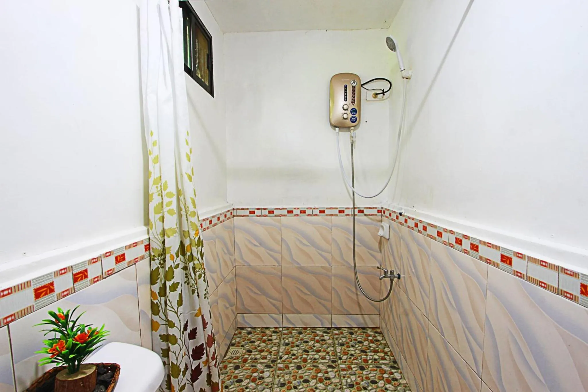 Shower in Adriana's Place Tropical Guesthouse