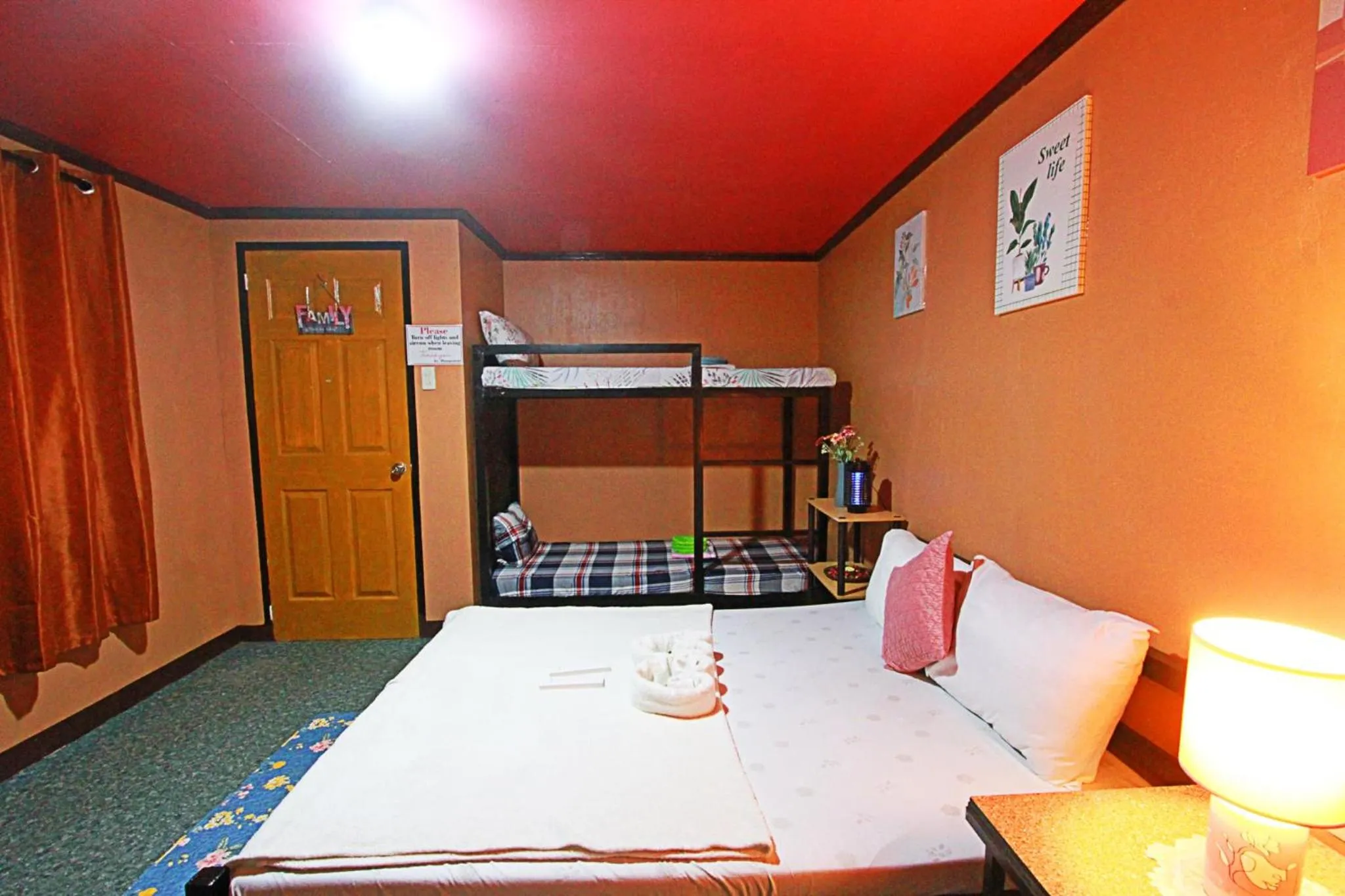 Bed in Adriana's Place Tropical Guesthouse