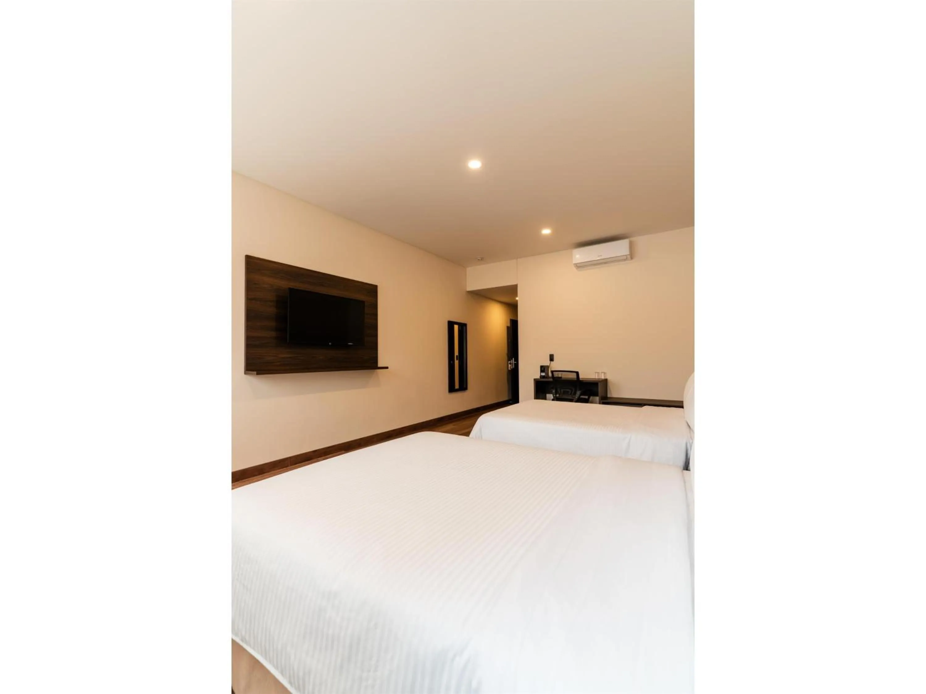 Bedroom, Bed in Best Western Plus Hotel San Diego