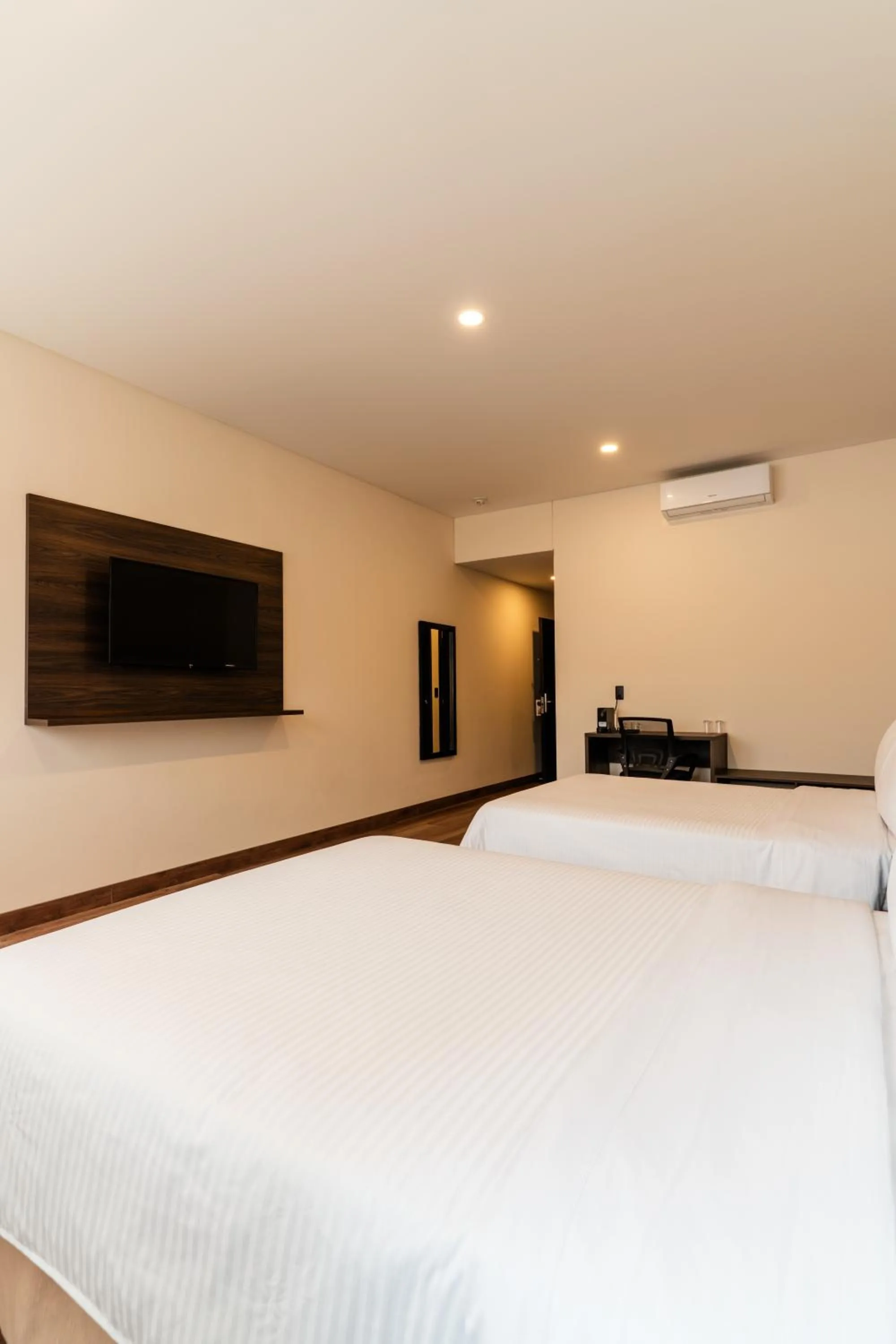 Bed in Best Western Plus Hotel San Diego