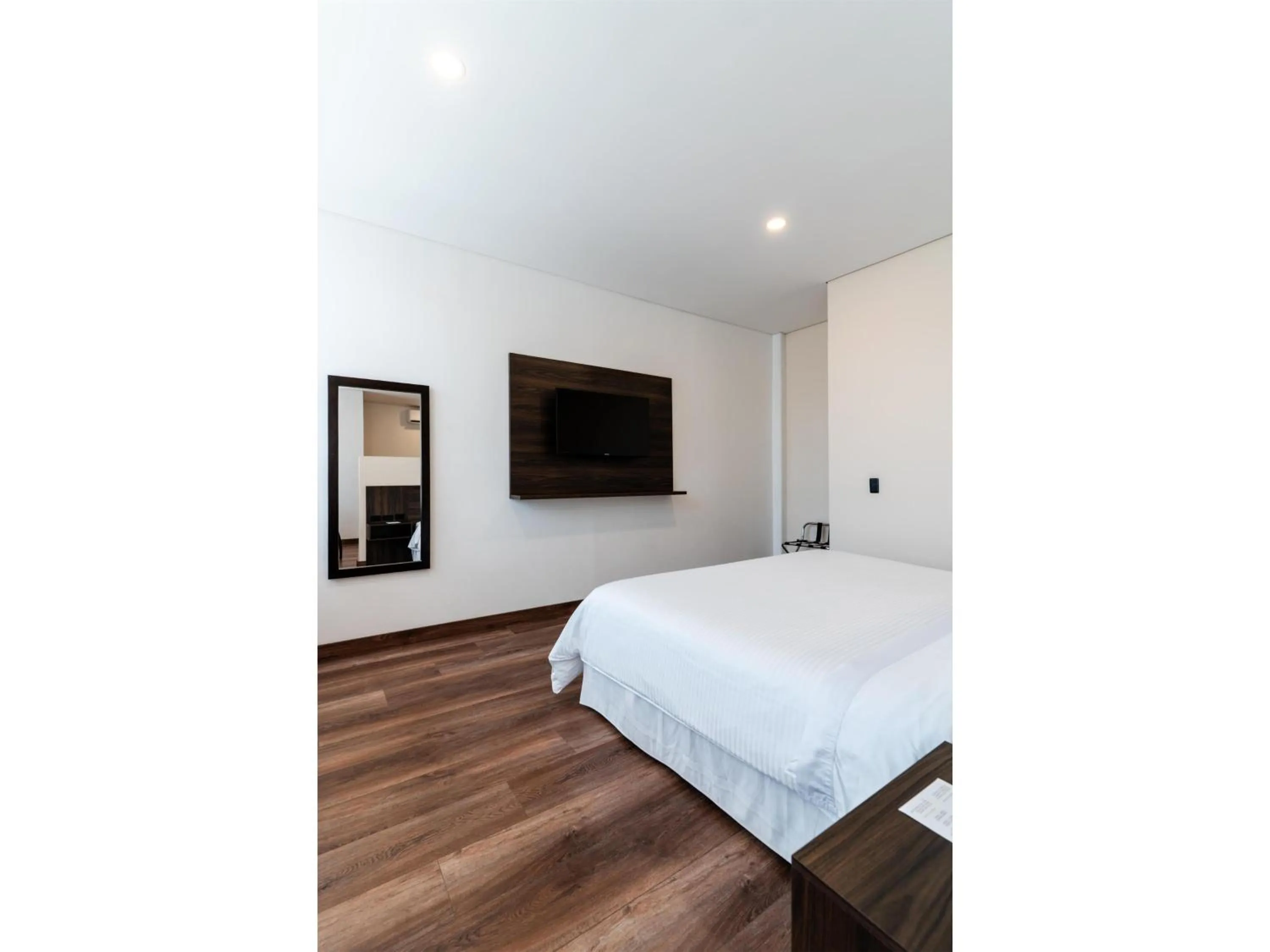 Photo of the whole room, Bed in Best Western Plus Hotel San Diego