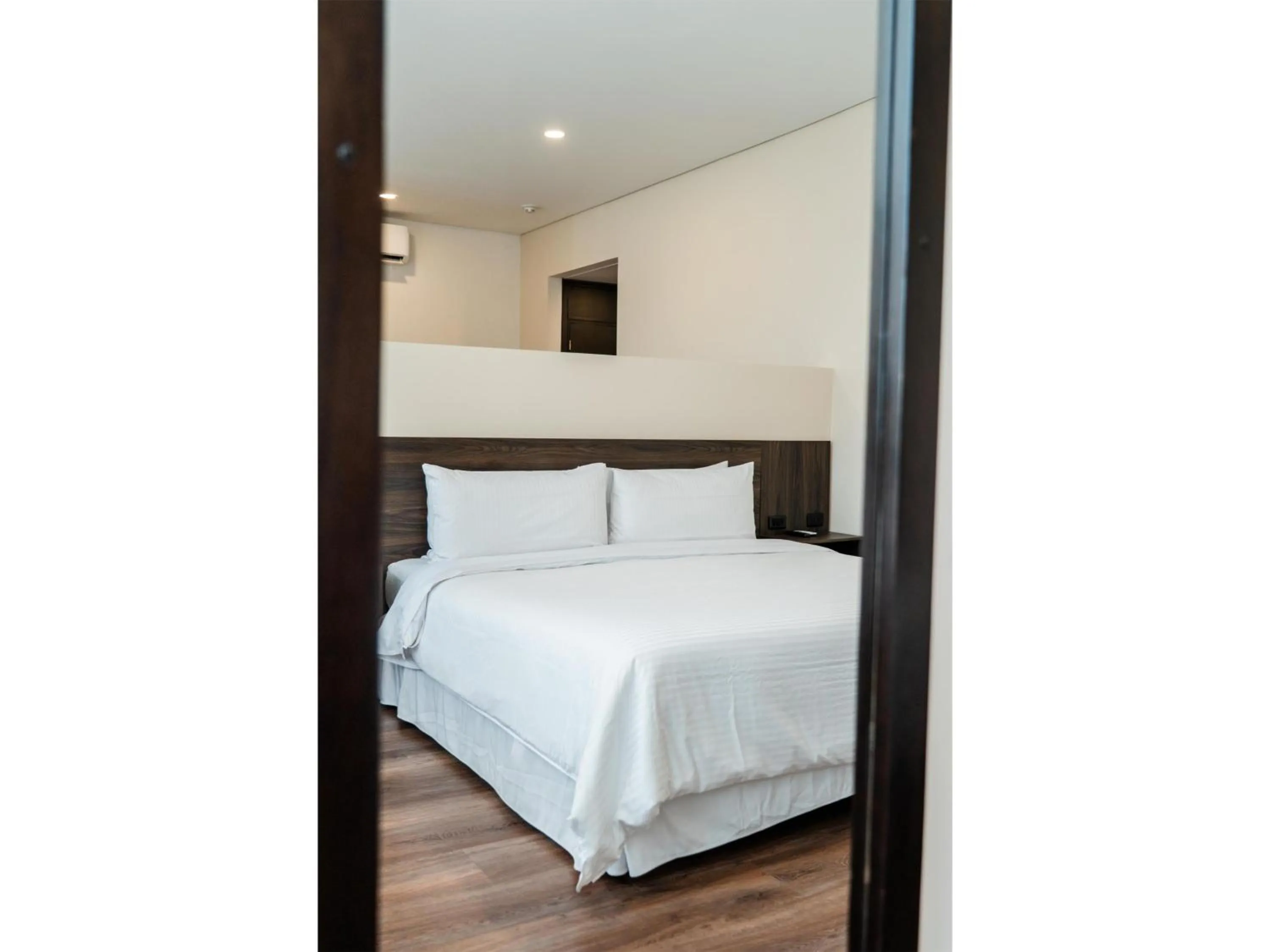 Photo of the whole room, Bed in Best Western Plus Hotel San Diego