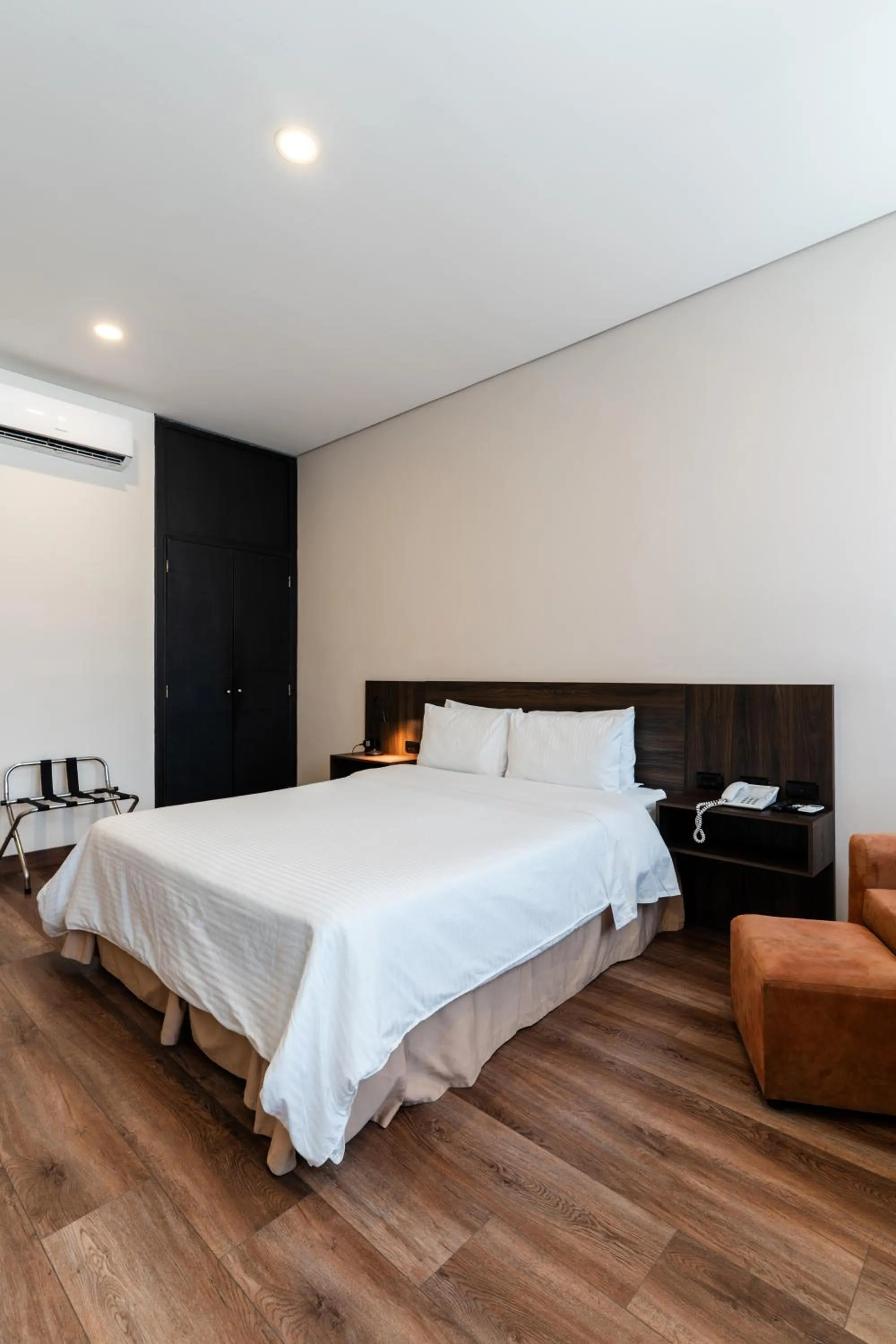 Photo of the whole room, Bed in Best Western Plus Hotel San Diego