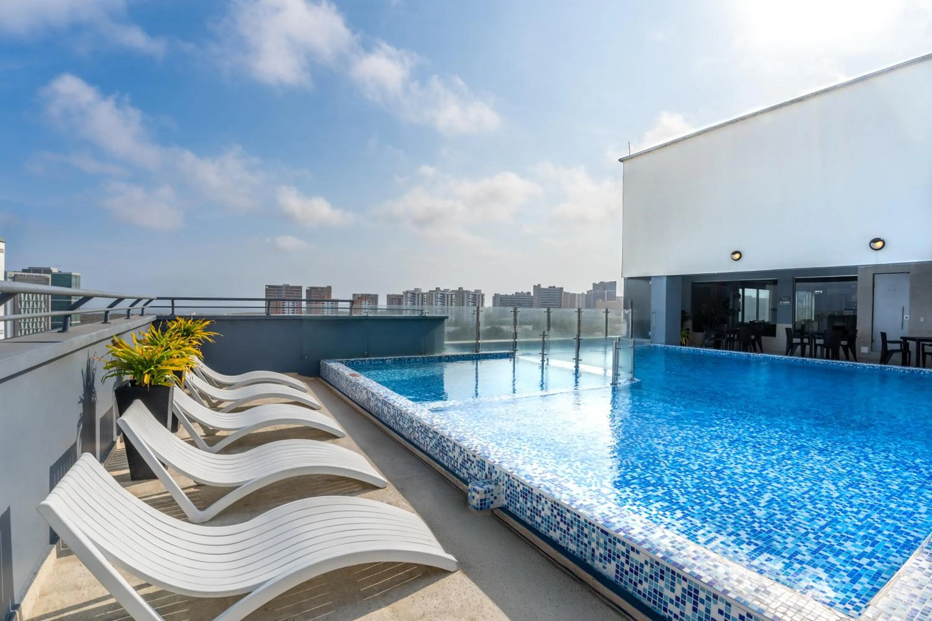 Swimming pool in GHL Hotel Barranquilla