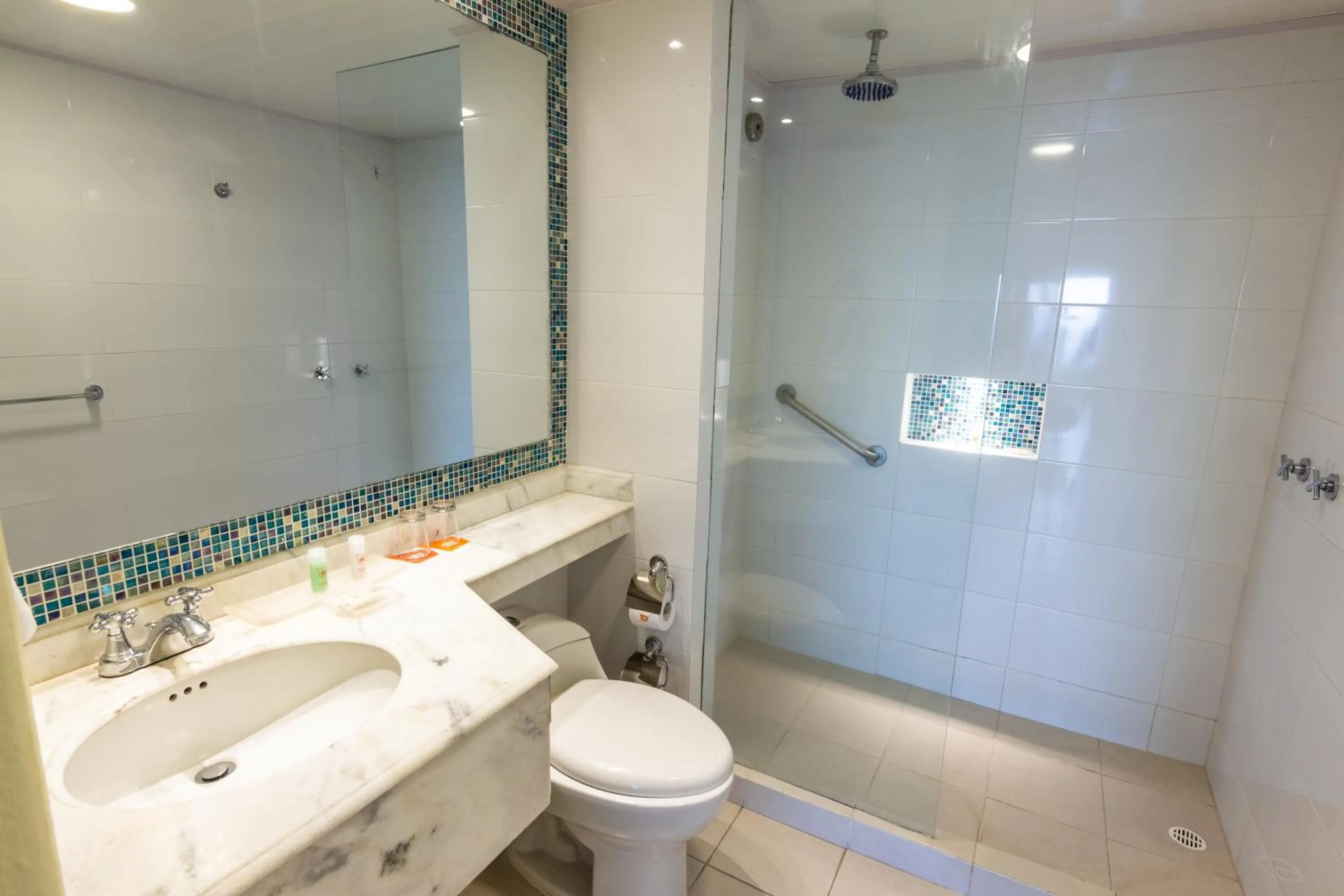 Shower in GHL Relax Hotel Costa Azul